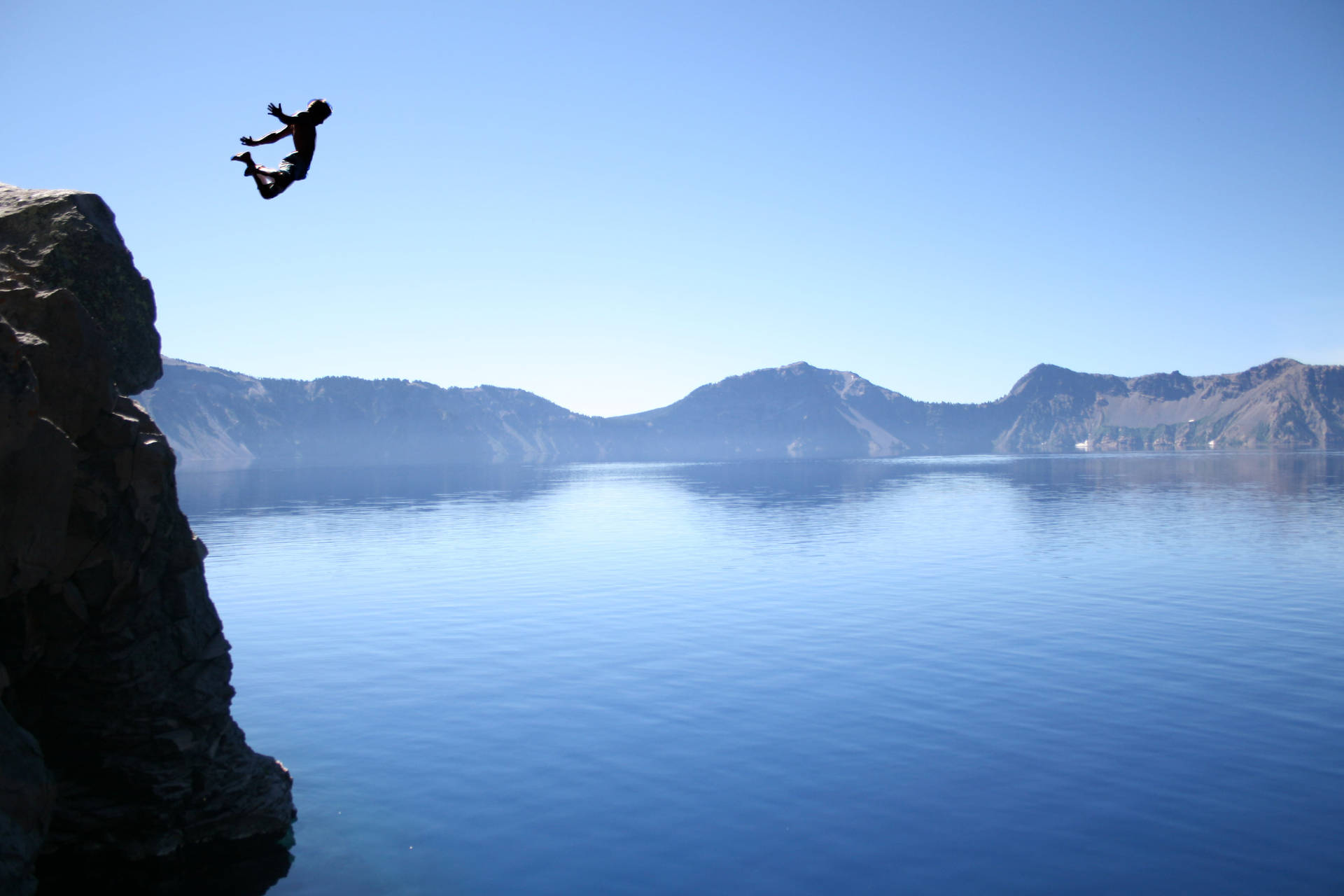 Oregon Crater Lake Cliff Jumping Background