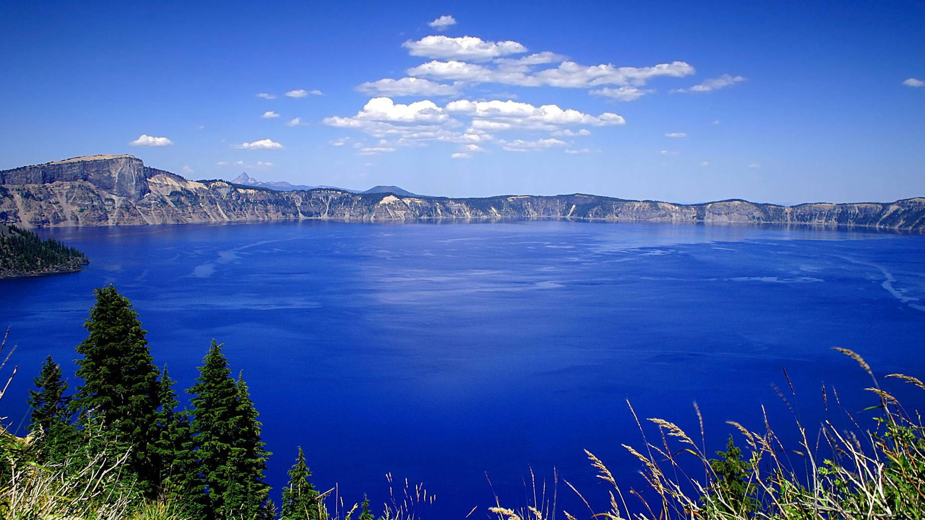 Oregon Crater Lake Background