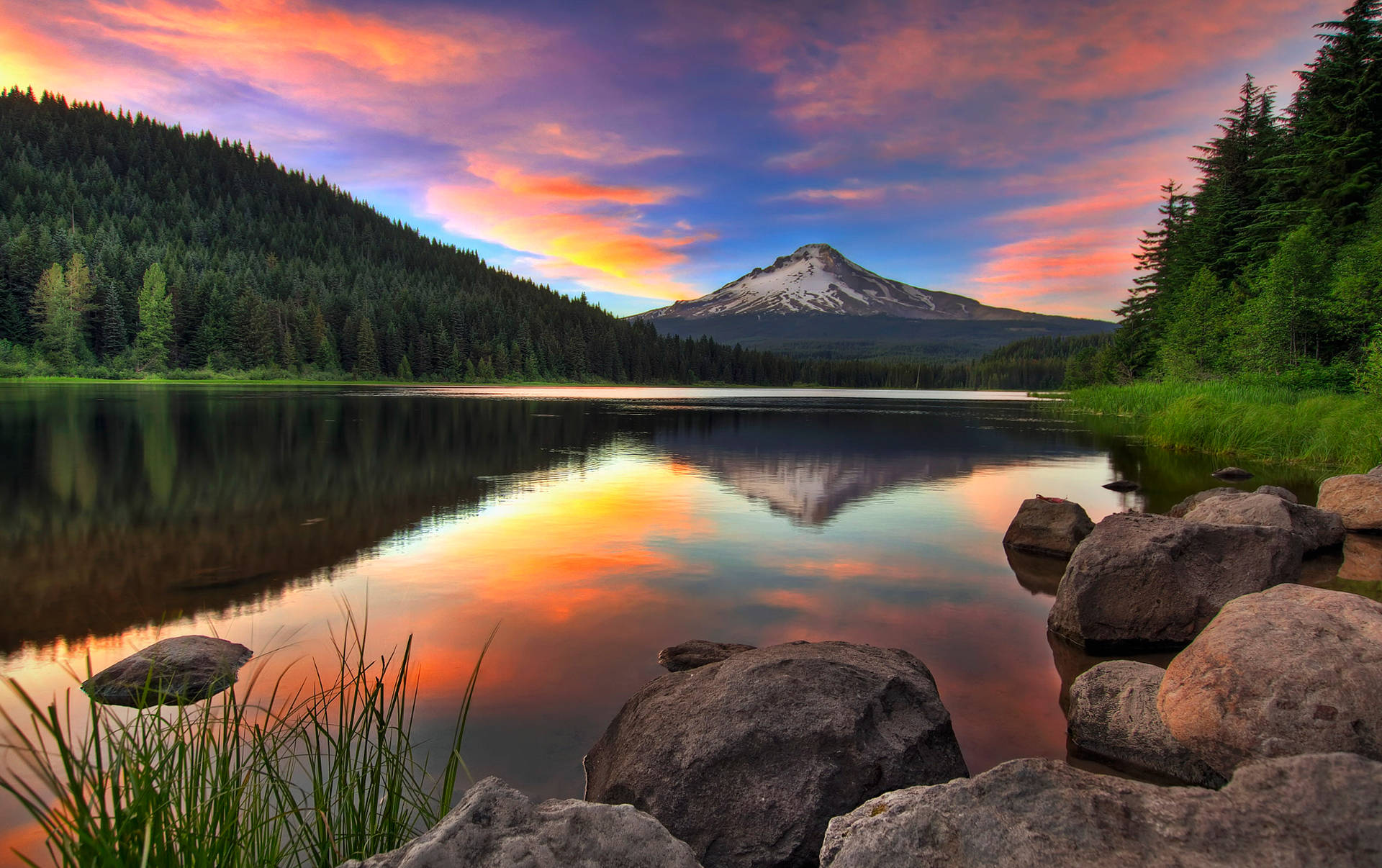 Oregon Trillium Lake Background