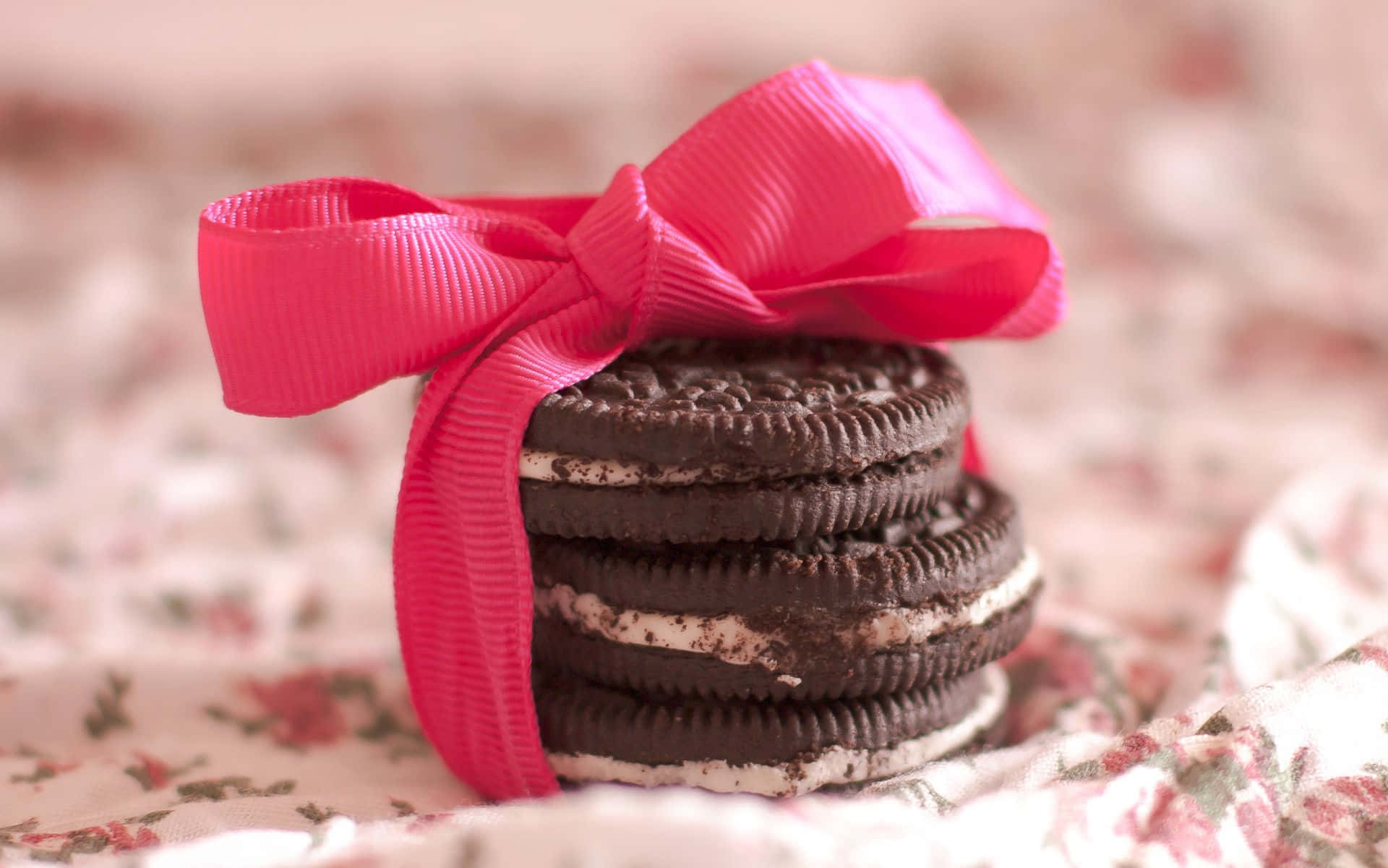 Oreo Cookie In Ribbon Background