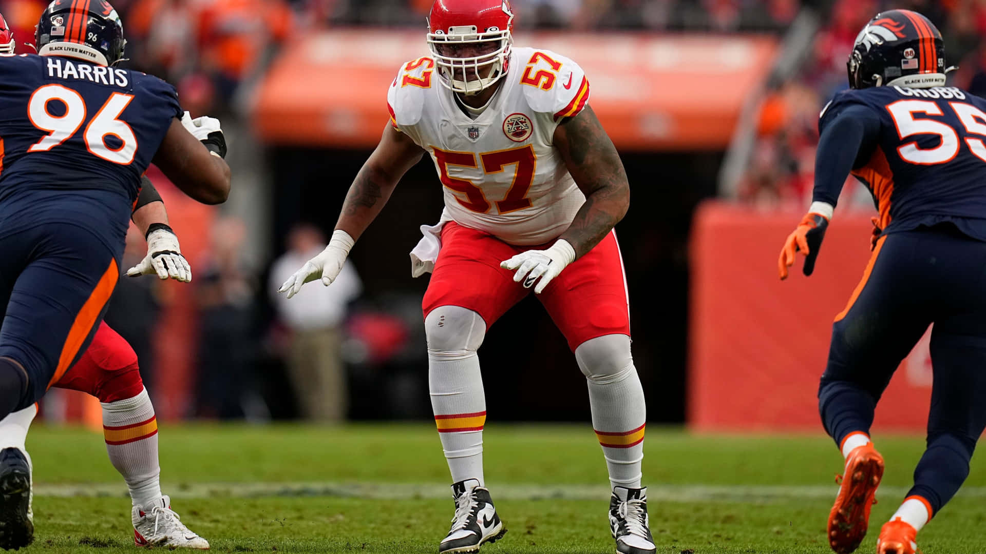 Orlando Brown Jr. Playing Against The Chicago Bears Background
