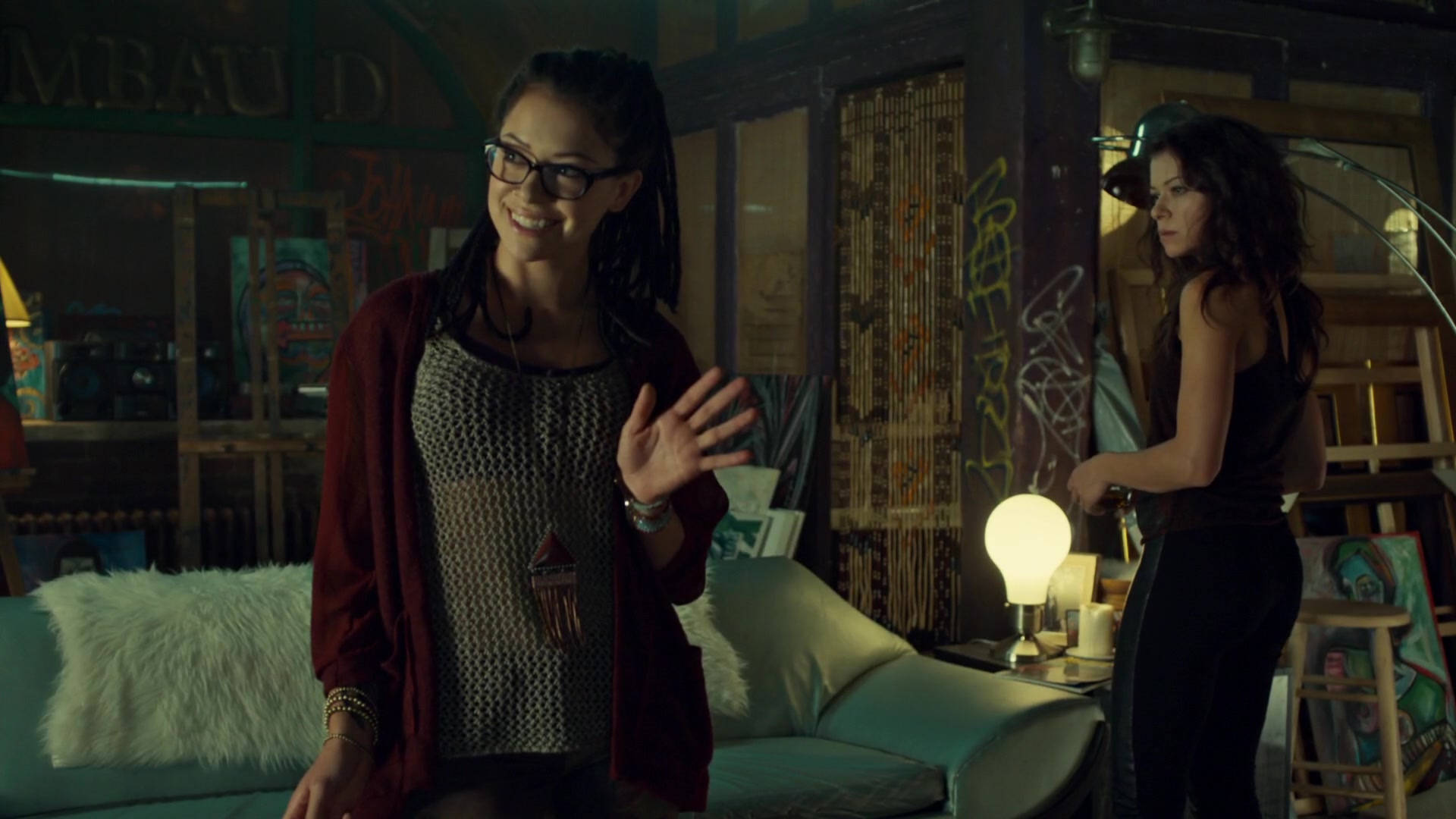 Orphan Black Characters Sarah And Cosima Background