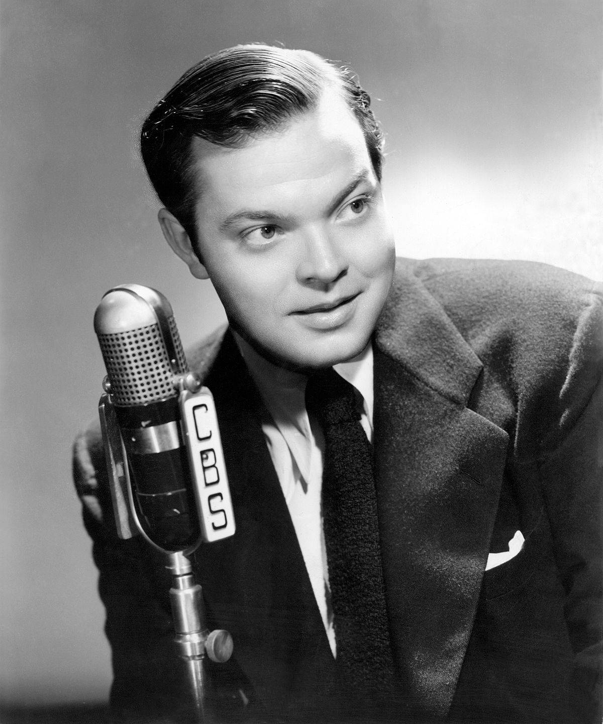 Orson Welles With A Cbs Microphone Background