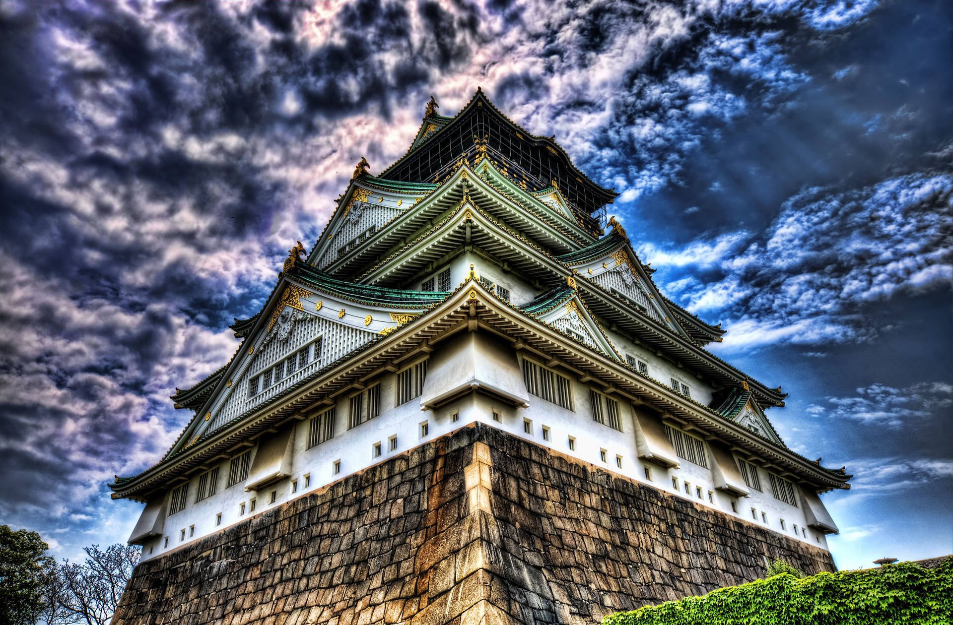 Osaka Castle Low-angle Shot Background