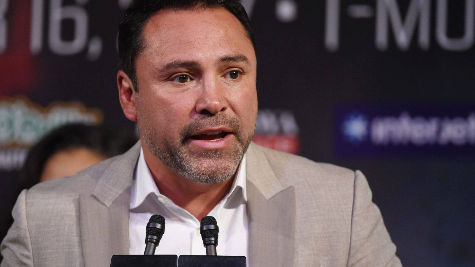 Oscar De La Hoya In Suit