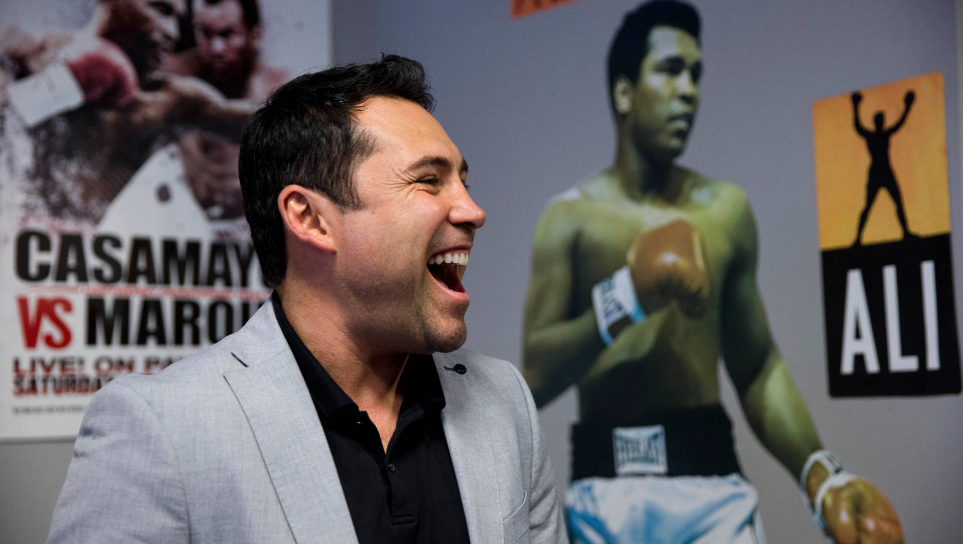 Oscar De La Hoya Laughing Loud Background