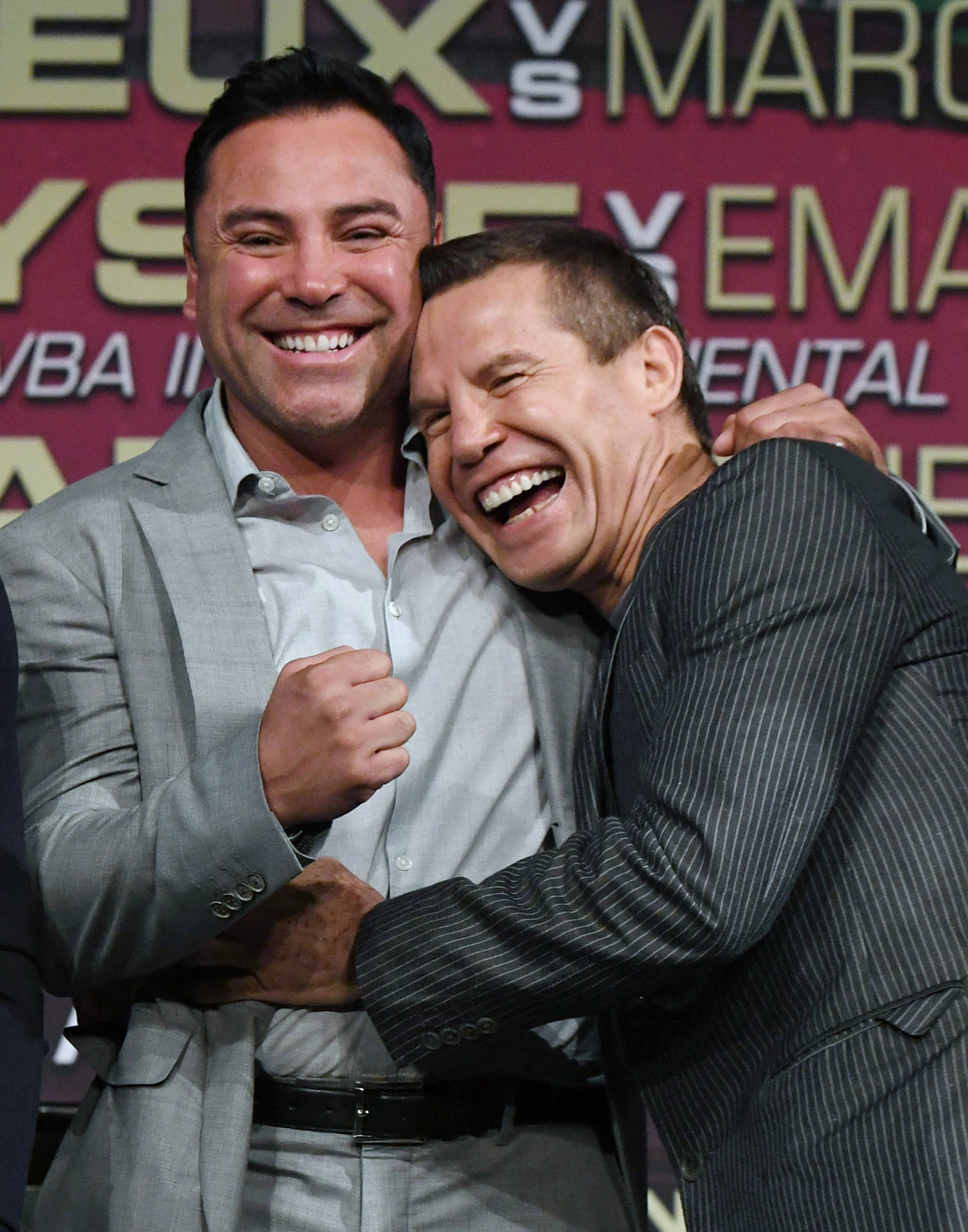 Oscar De La Hoya Laughing With Chavez Background