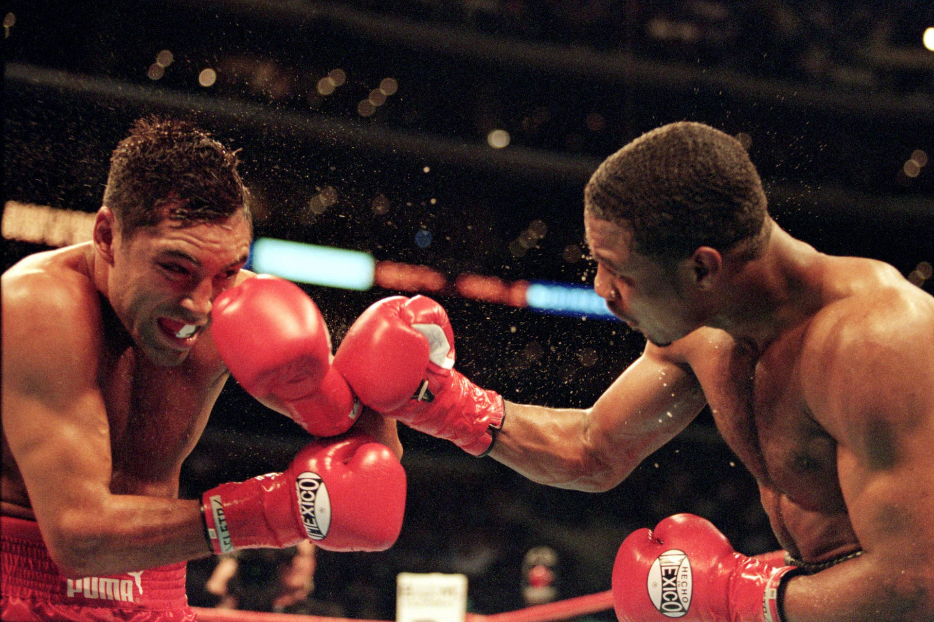 Oscar De La Hoya Recevies A Punch Background