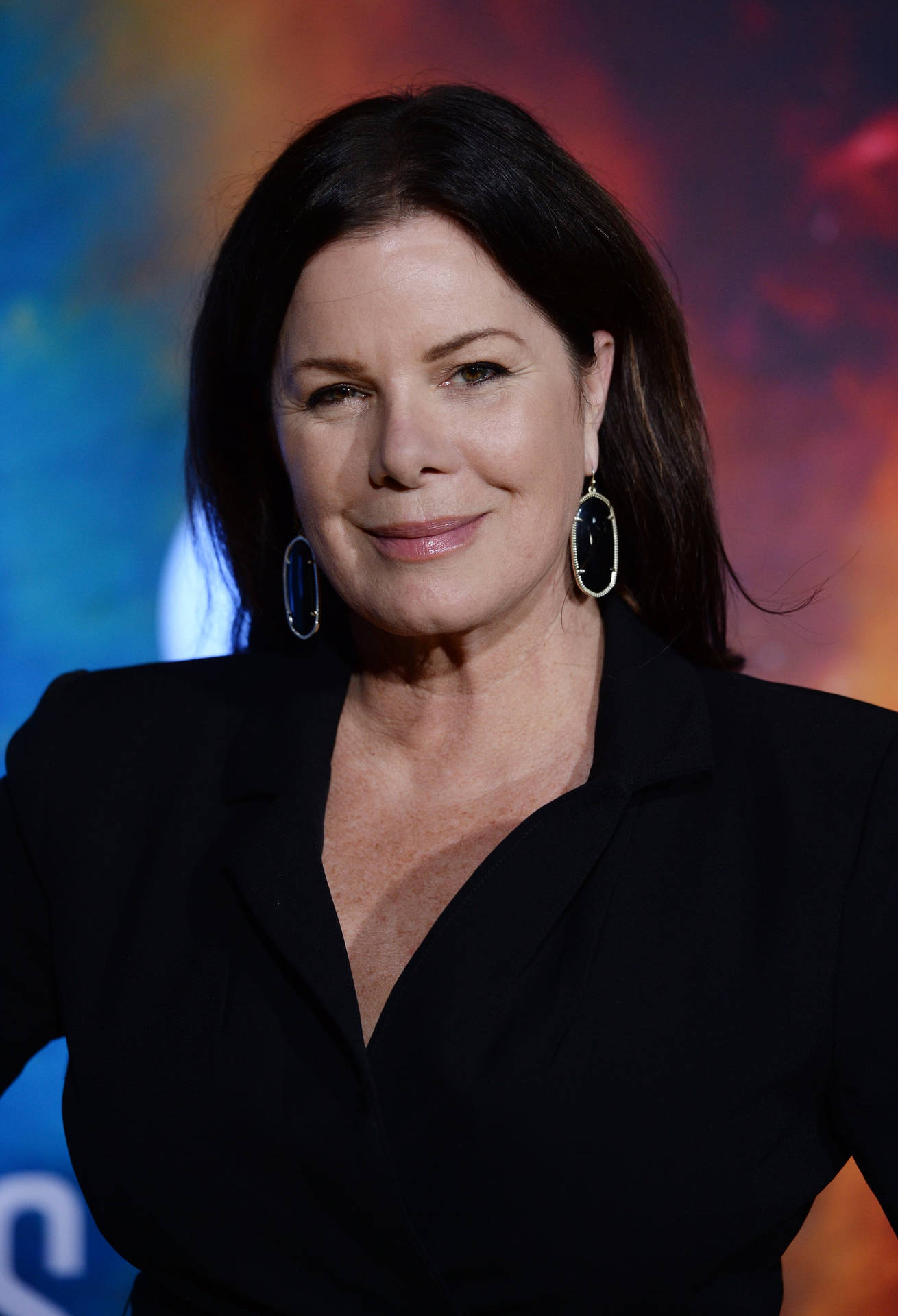 Oscar-winning Actress Marcia Gay Harden In An Elegant Pose Background