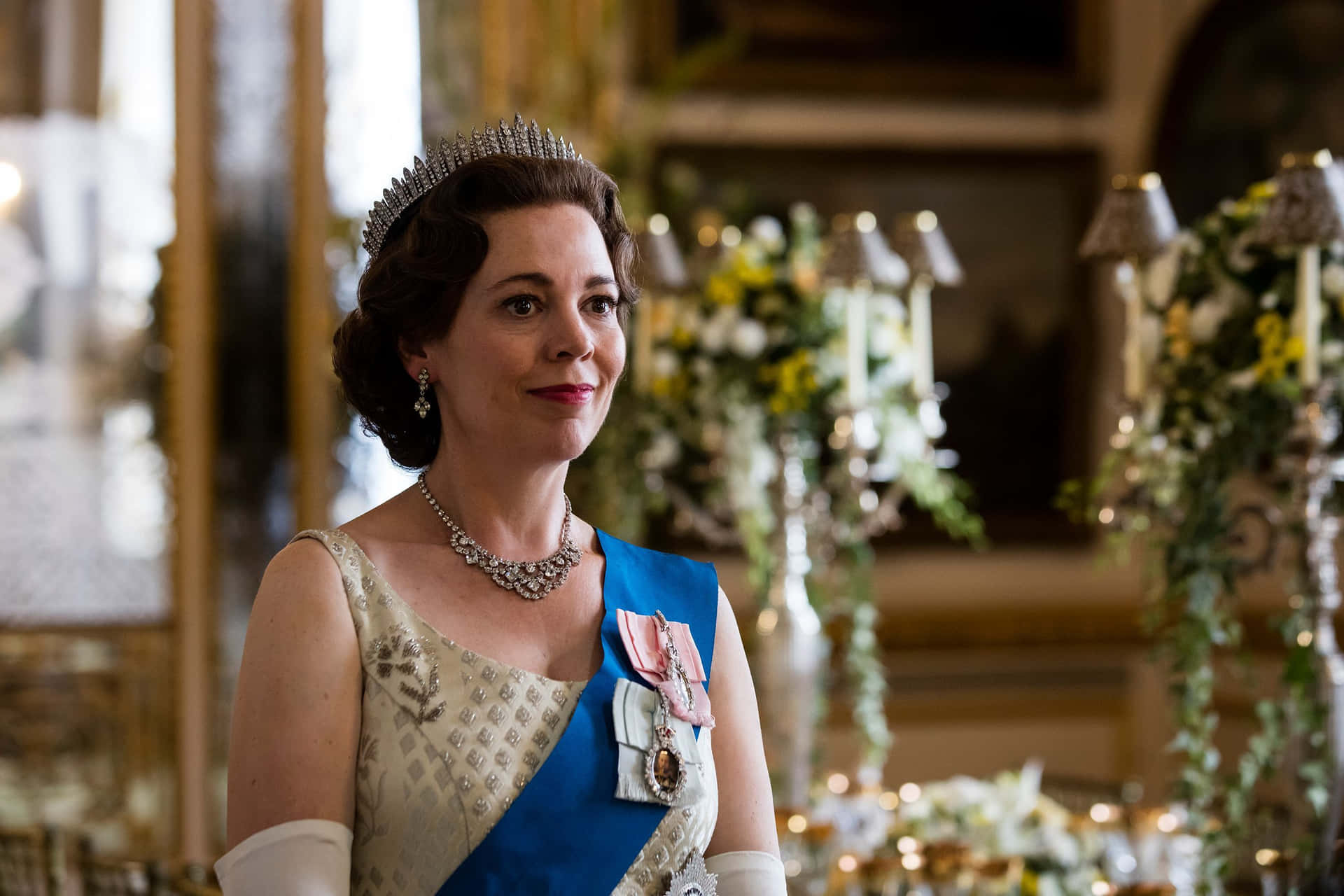 Oscar-winning Actress Olivia Colman In An Elegant Outfit Background