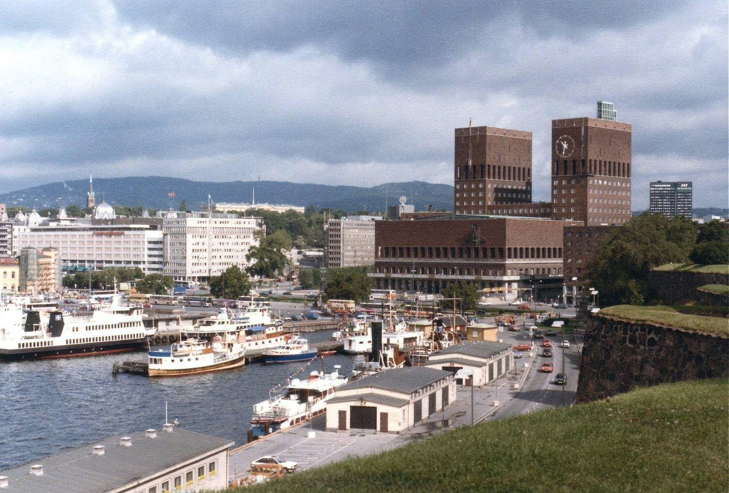 Oslo City River Background