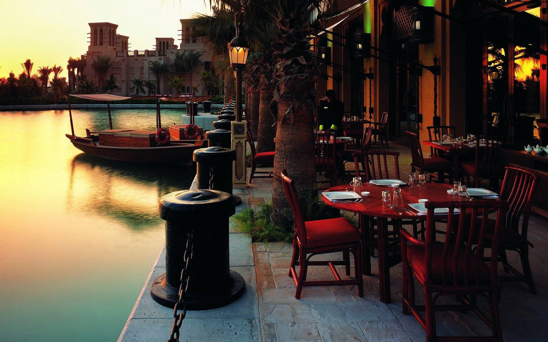 Outdoor Restaurant In Jumeirah Mina A Salam Background