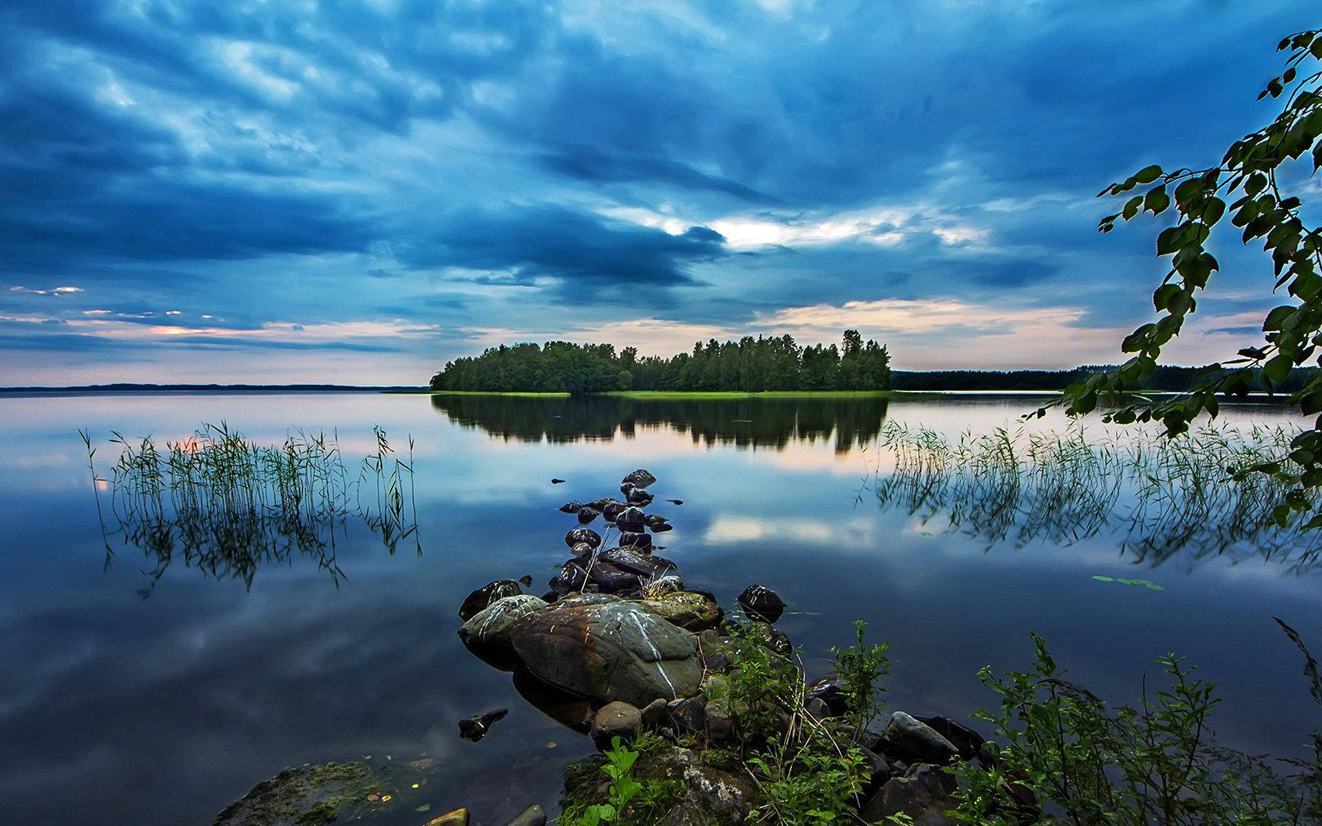 Outdoor Rocky Lakefront Background