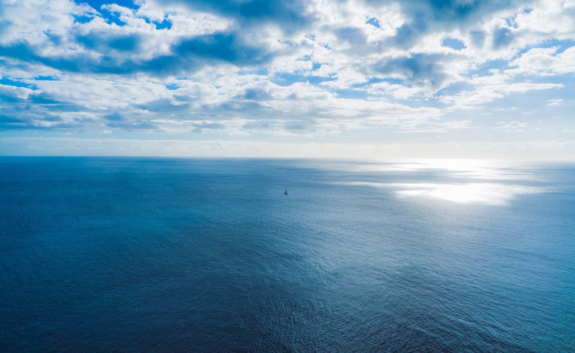 Outstanding Calm Ocean Horizon Background