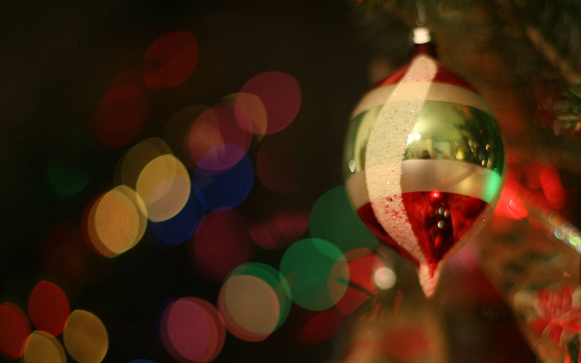 Oval Bauble Christmas Desktop Background