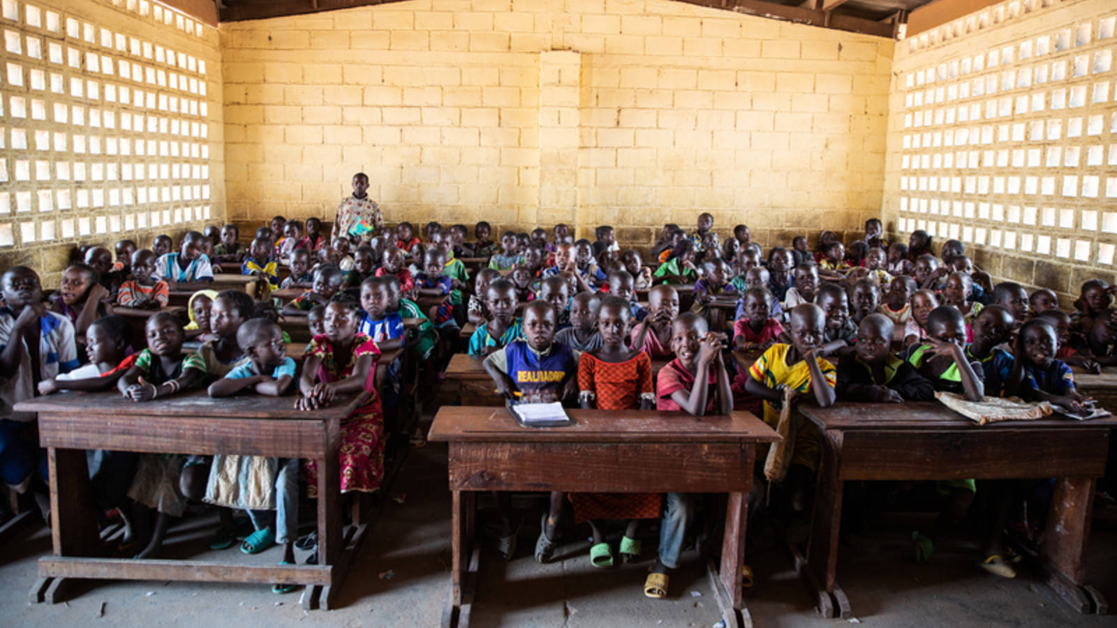 Overcrowded Classroom In Central African Republic Background