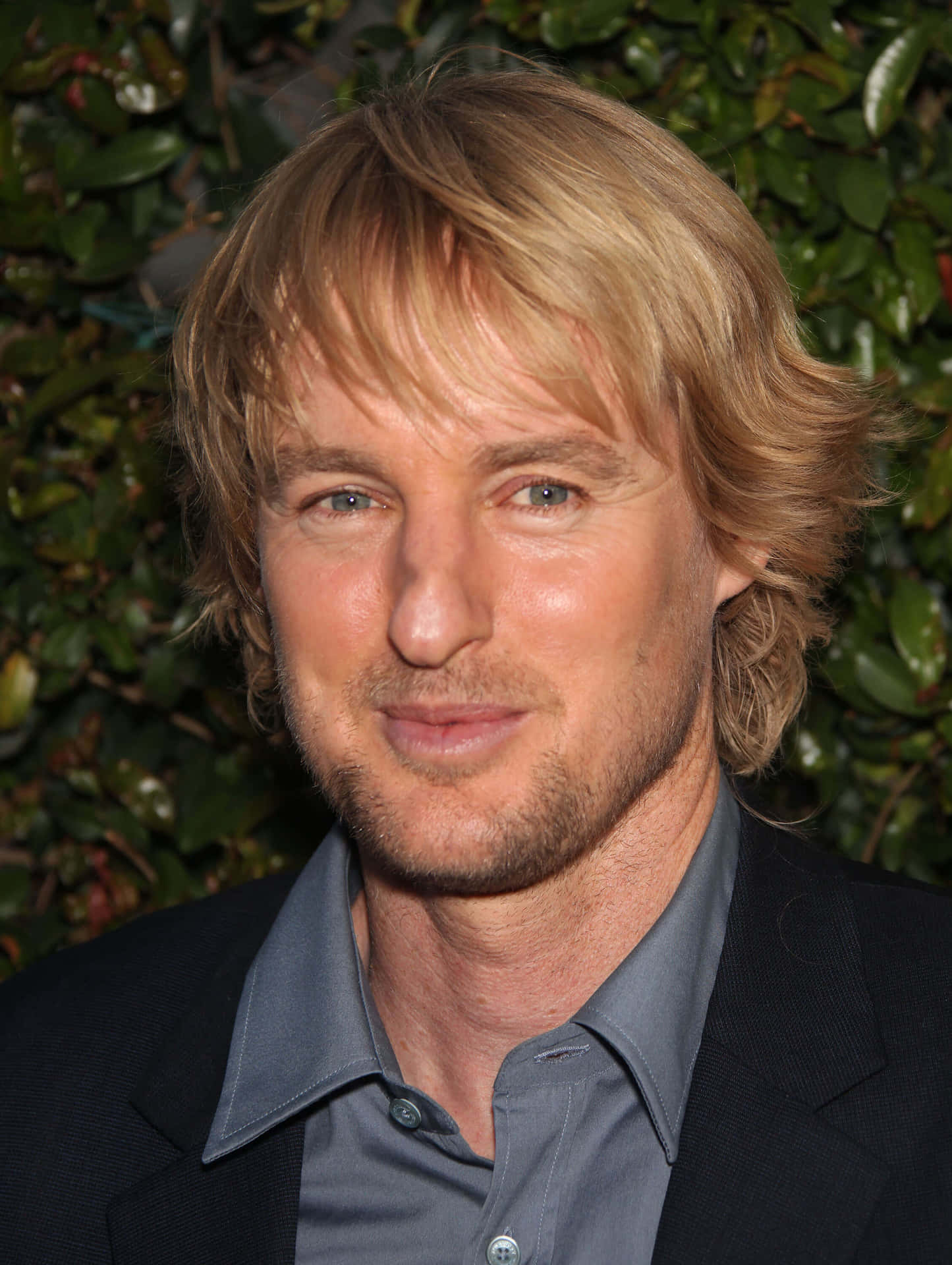 Owen Wilson Looking Dashing. Background