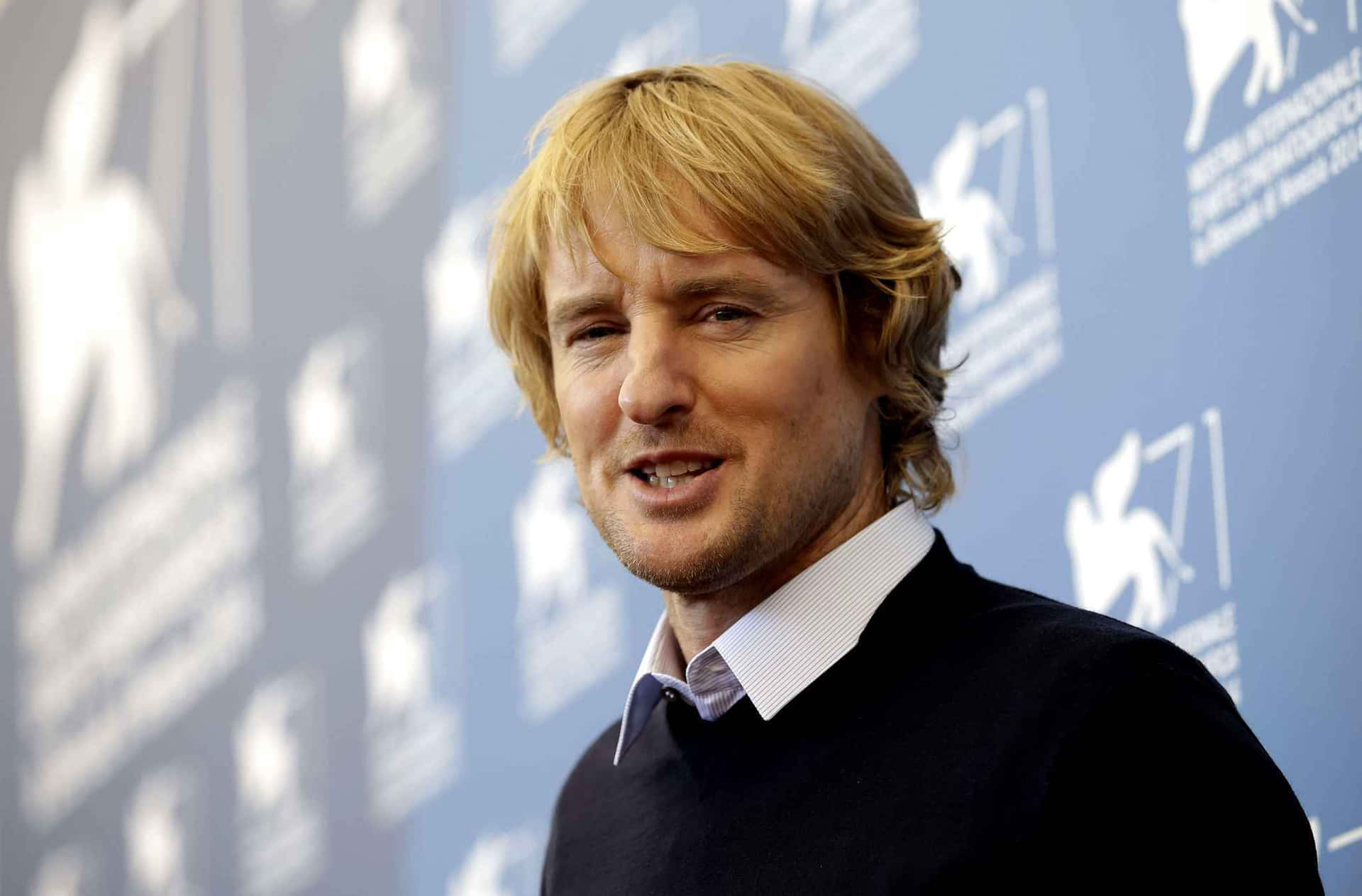 Owen Wilson Pose Background