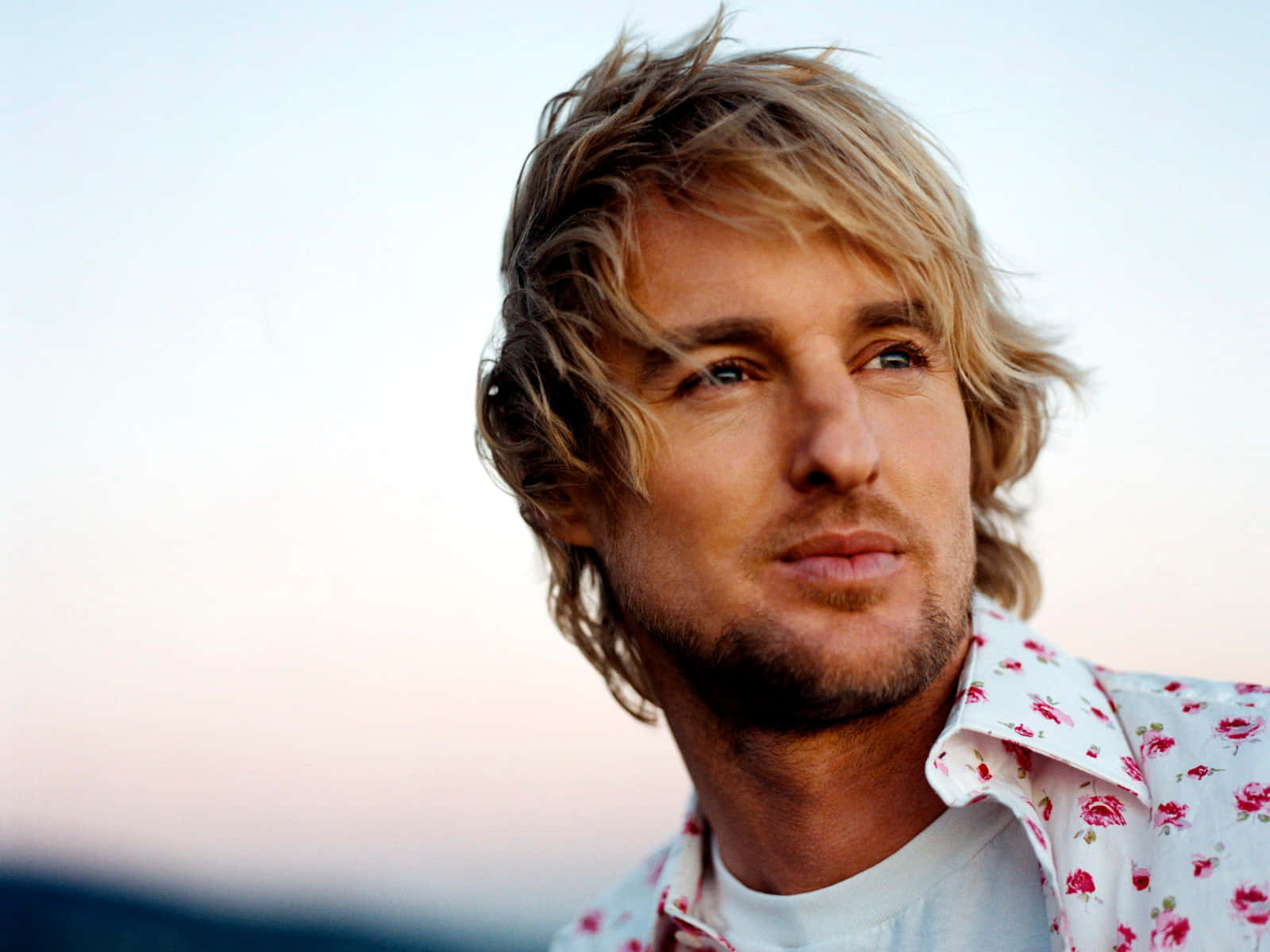 Owen Wilson's Casual Cool Background