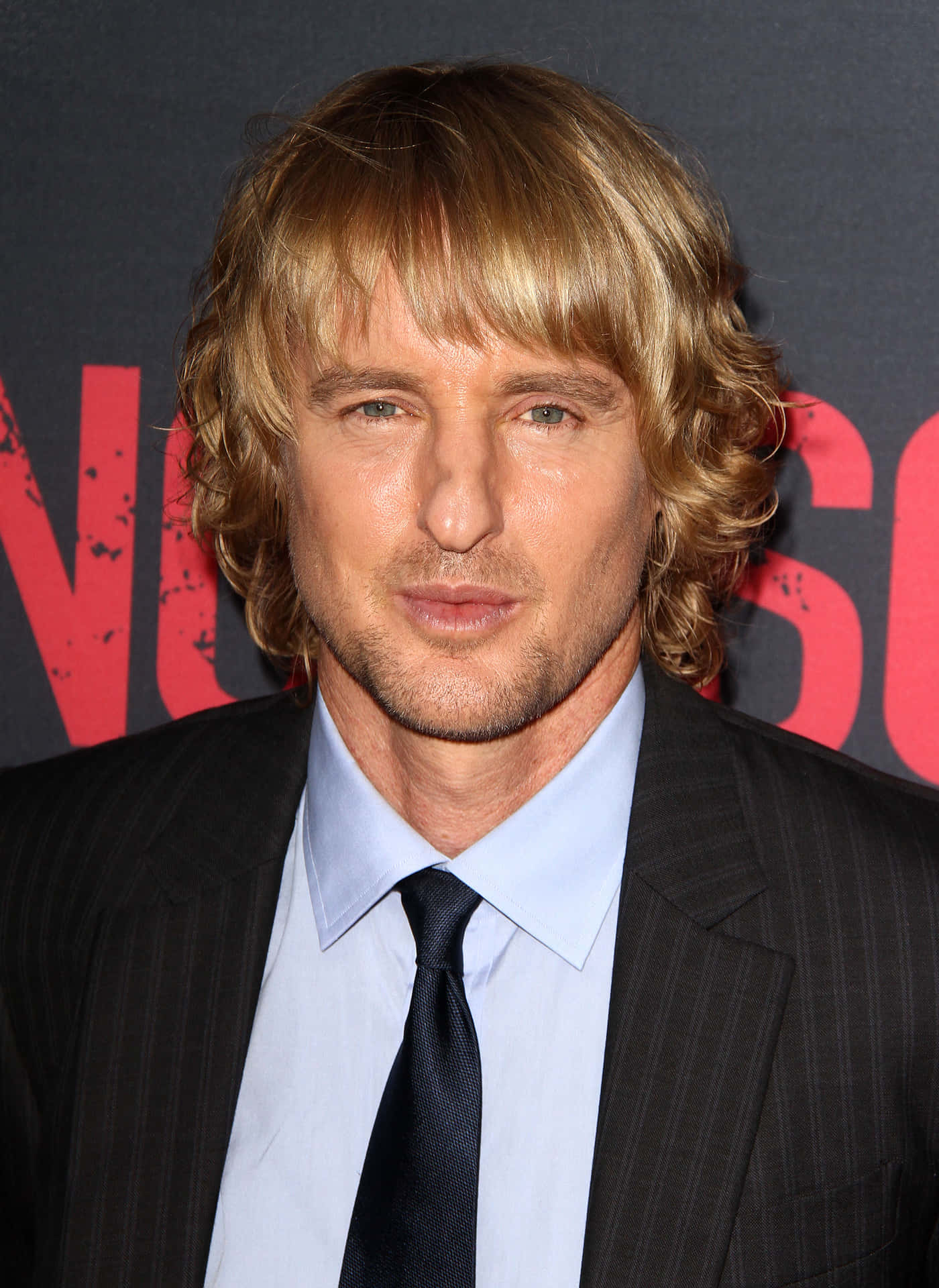 Owen Wilson Smiles At The Camera. Background