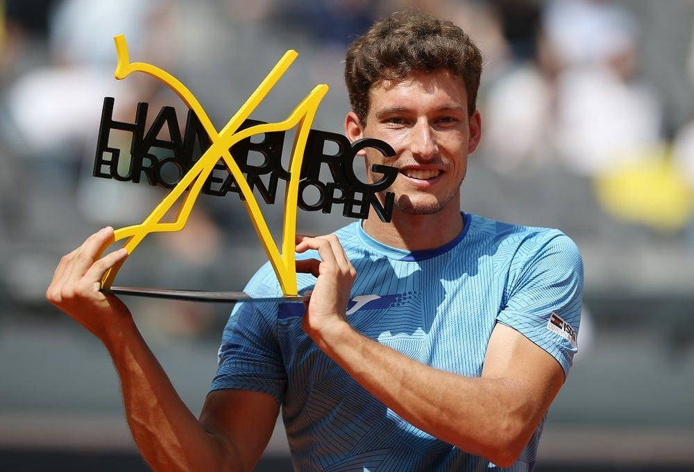 Pablo Carreno Busta With His Trophy Background