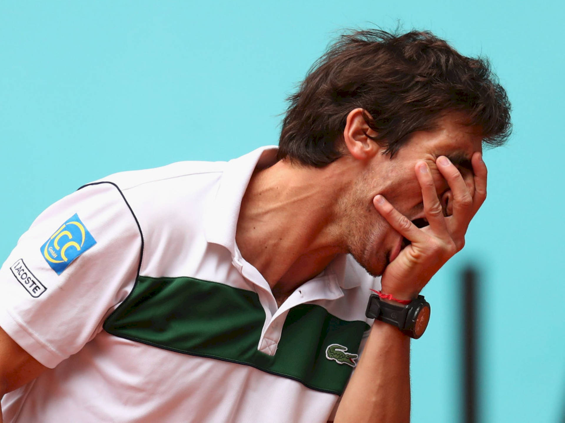 Pablo Cuevas Covers Face Background