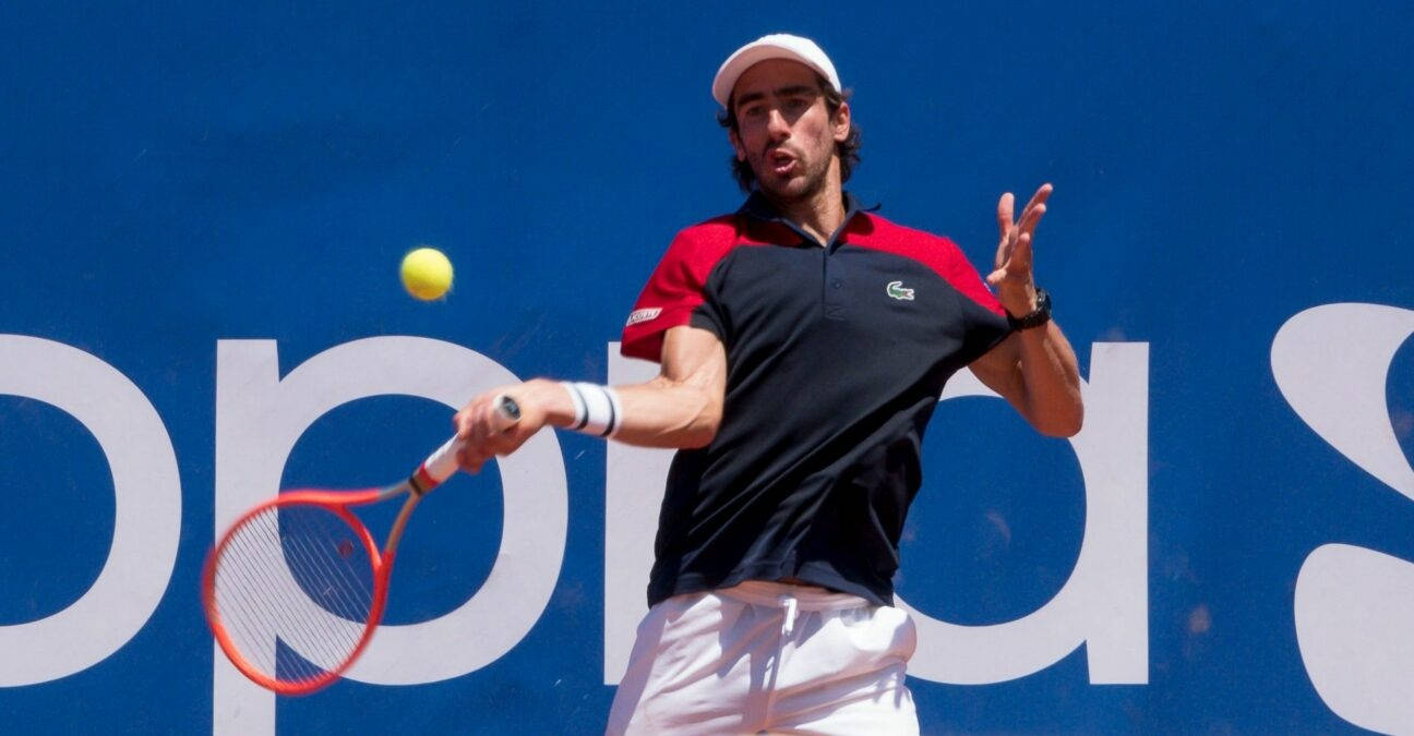 Pablo Cuevas Tennis Receiving Background