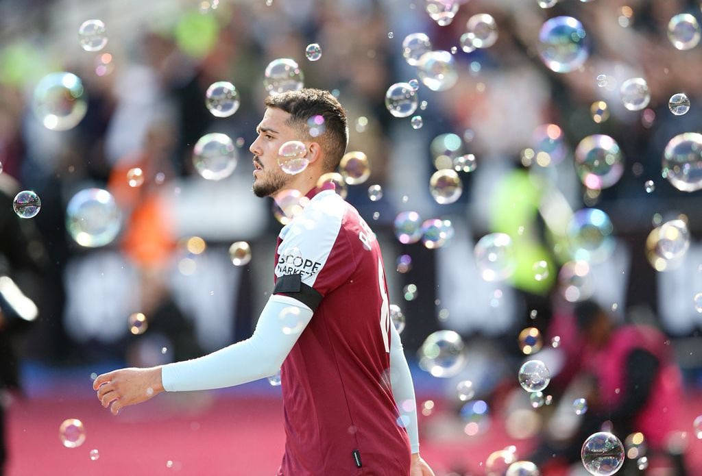 Pablo Fornals Bubbles Background