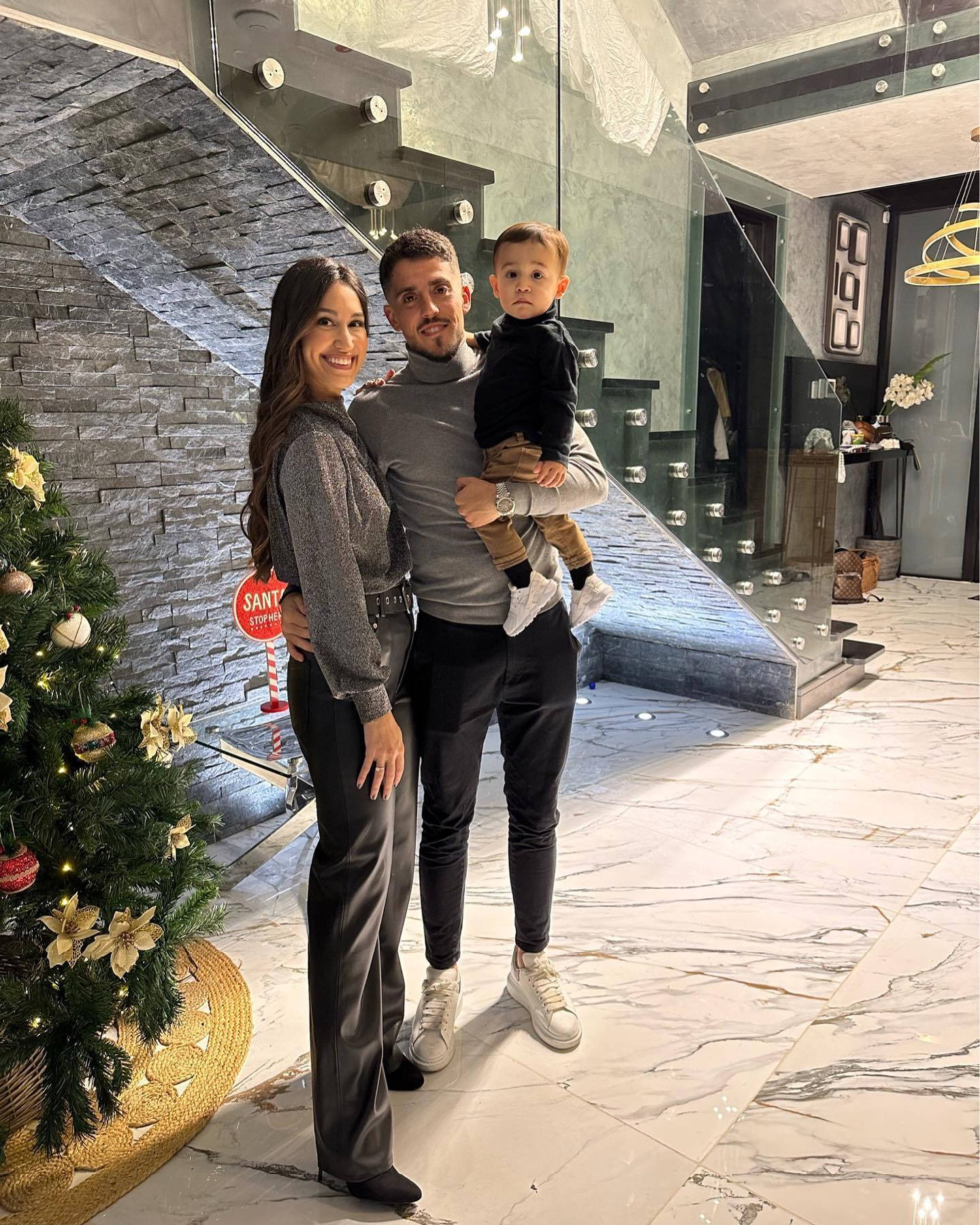 Pablo Fornals Family Gray Christmas