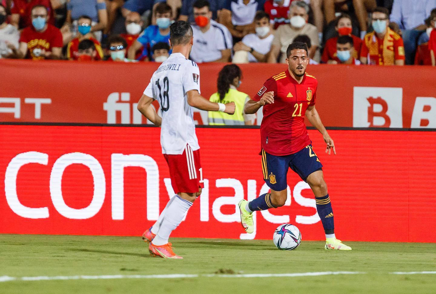 Pablo Fornals Fist Bump