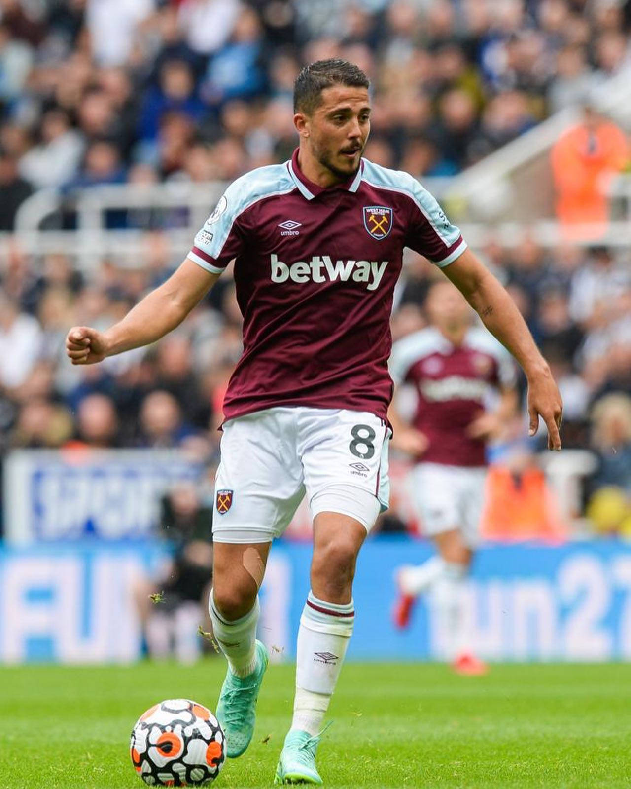 Pablo Fornals Neon Green Background