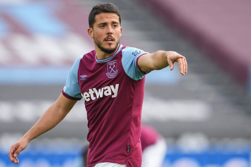 Pablo Fornals Pointing Background