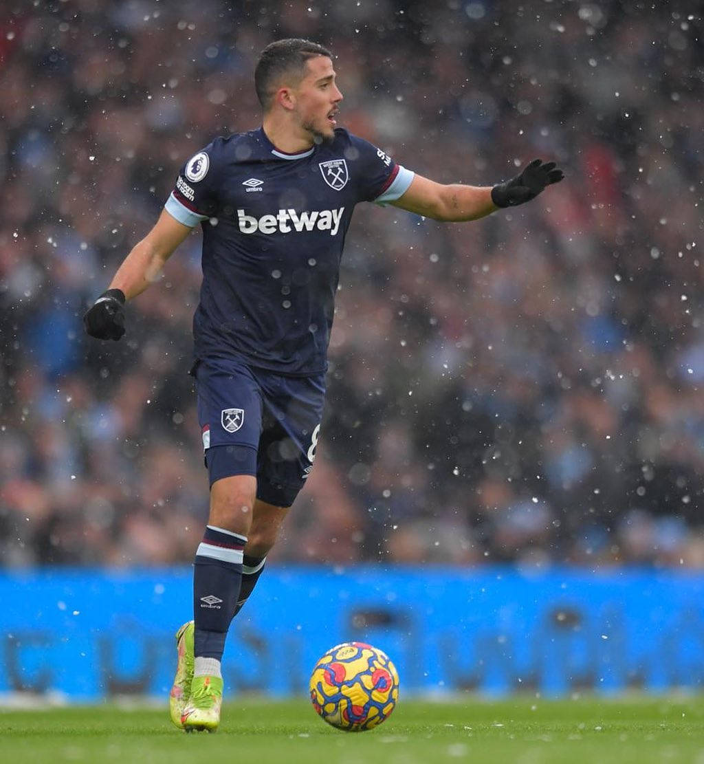 Pablo Fornals Raining