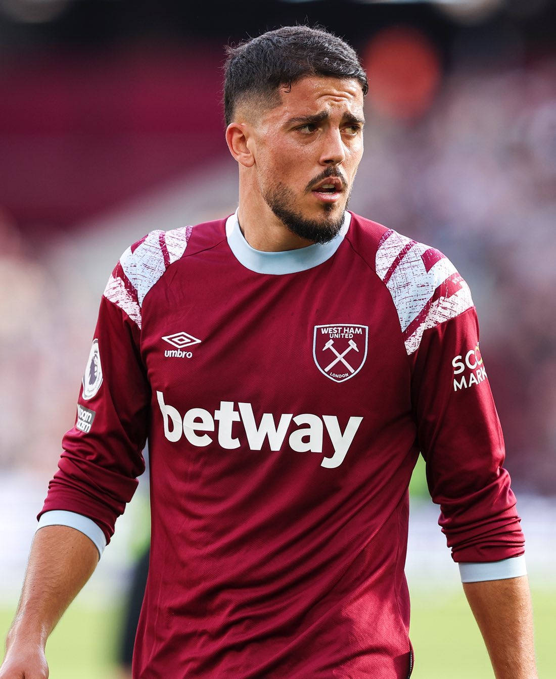 Pablo Fornals Red Sleeves