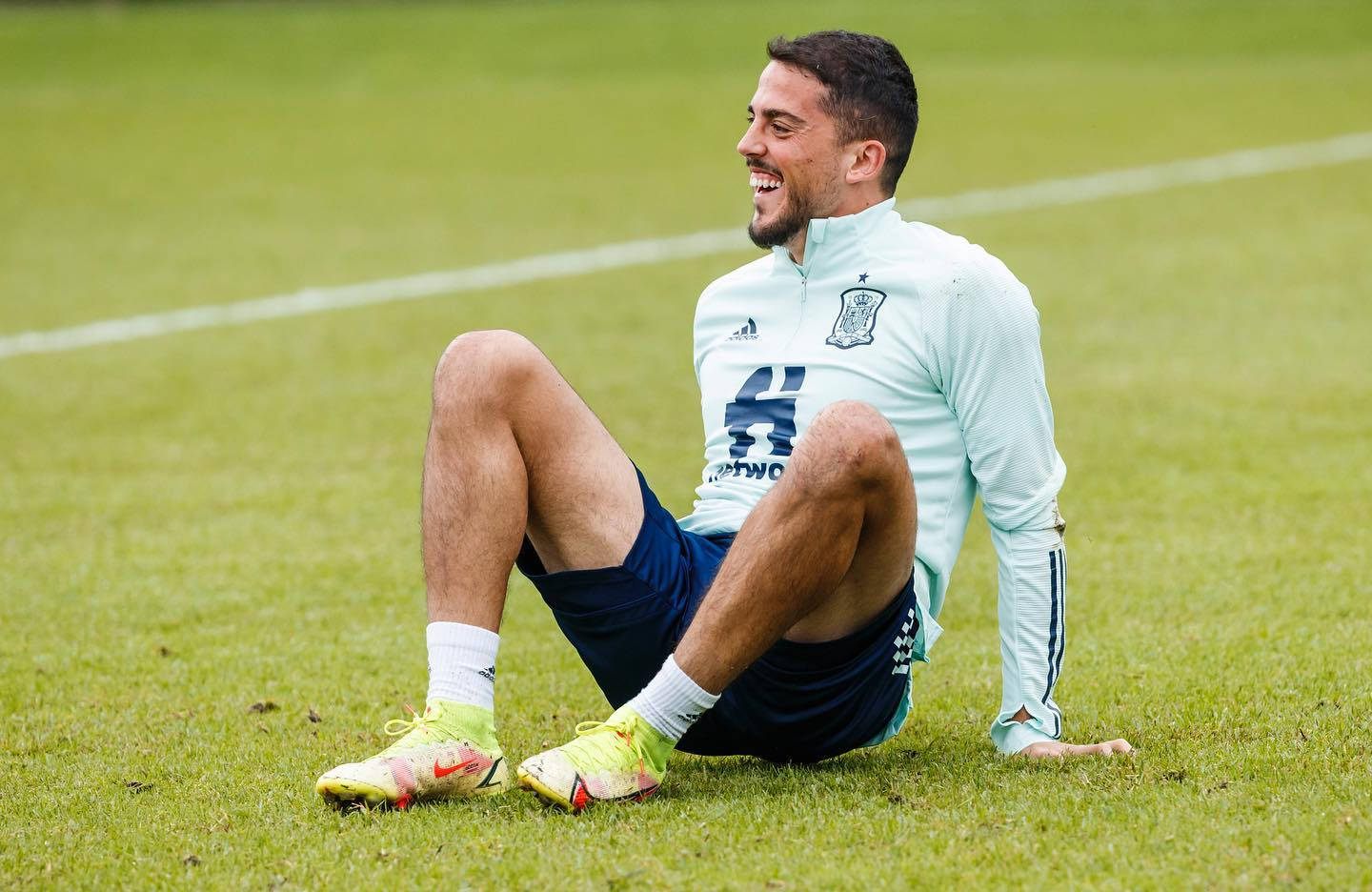 Pablo Fornals Relaxed Background