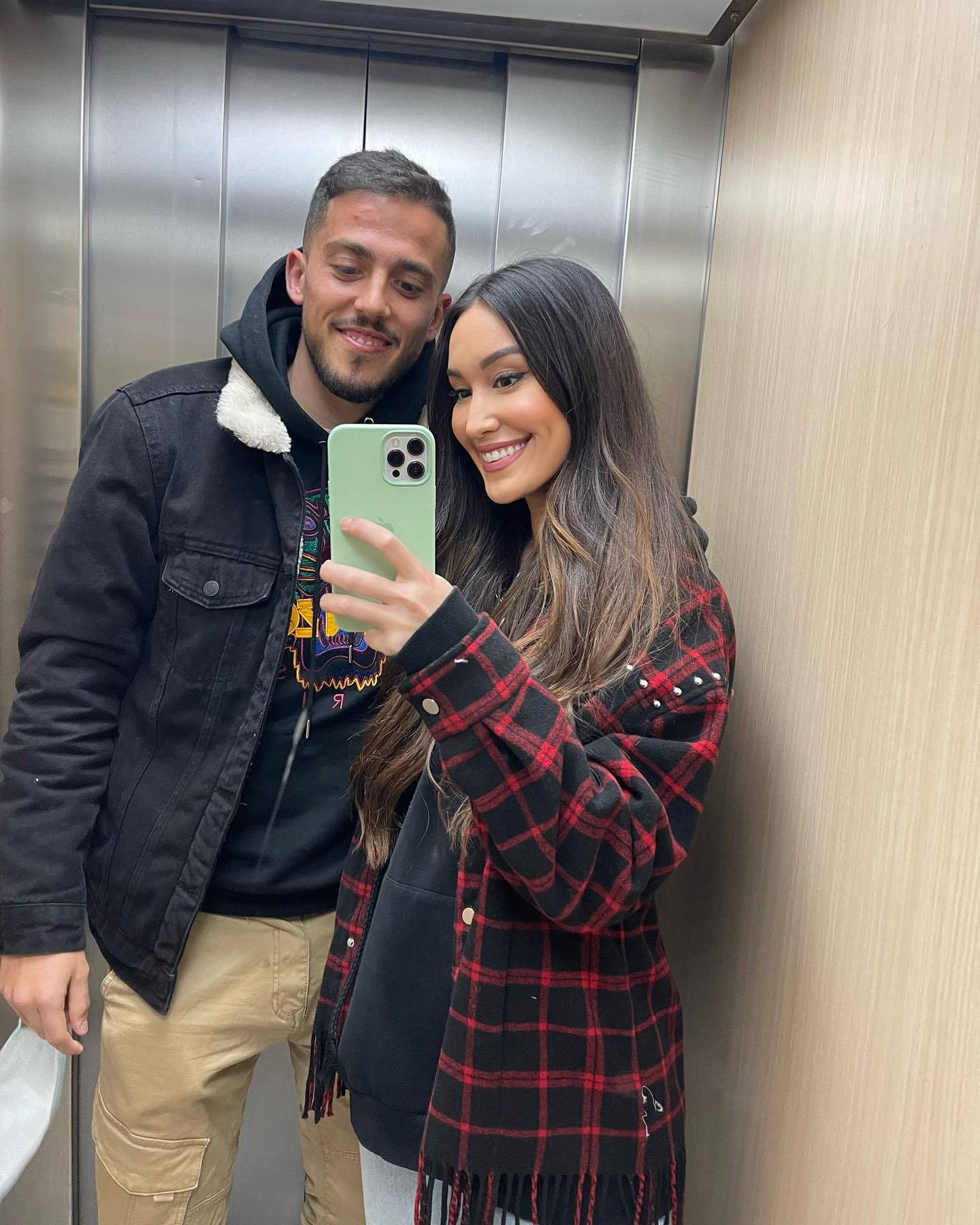 Pablo Fornals Snapping An Elevator Selfie