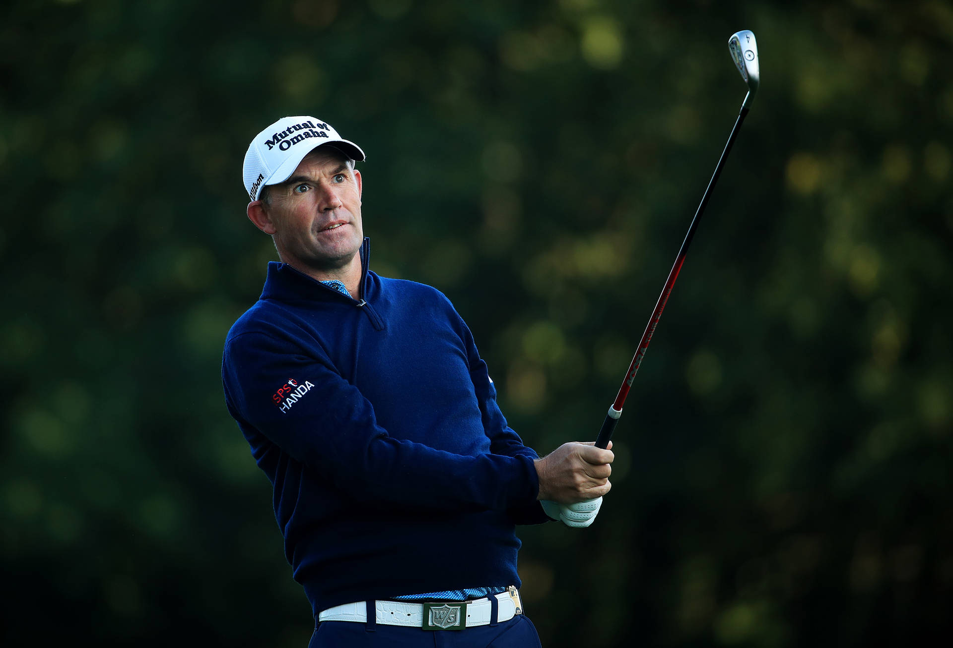 Padraig Harrington Eyeing The Ball Background