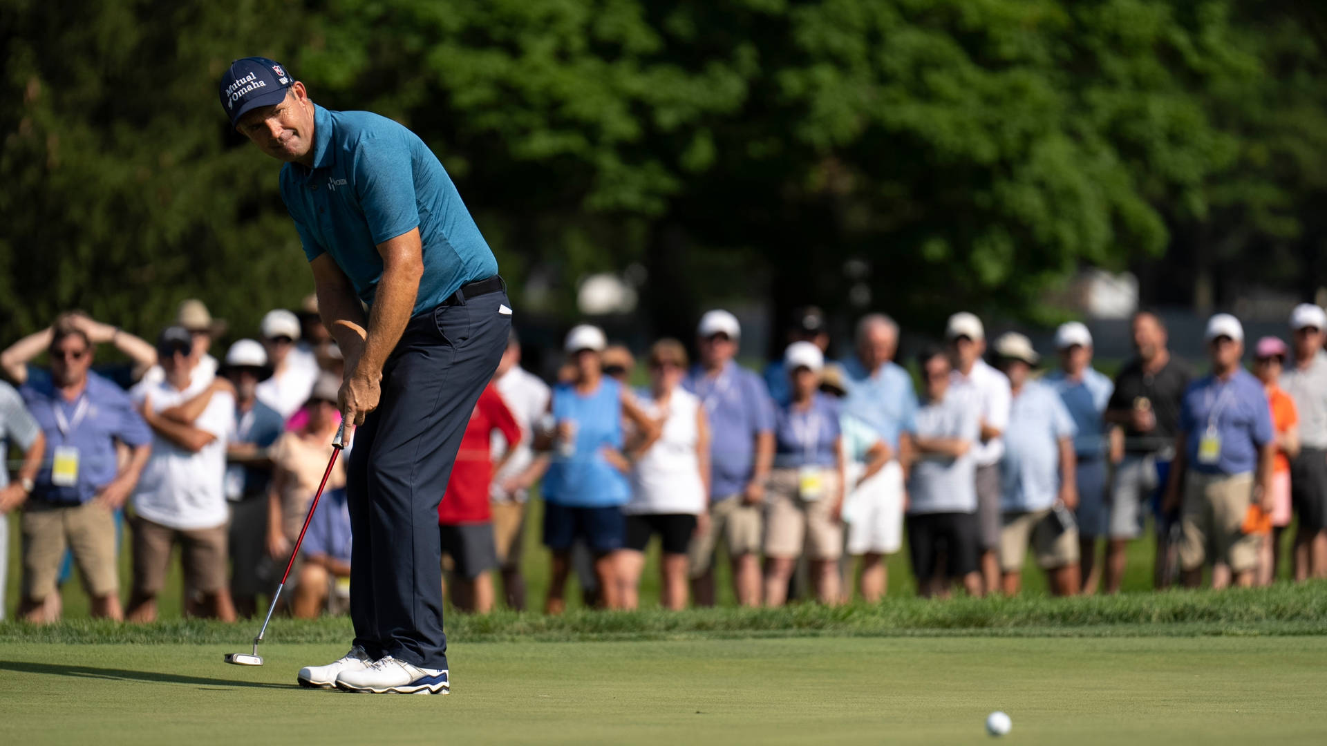 Padraig Harrington Great Putting Posture Background