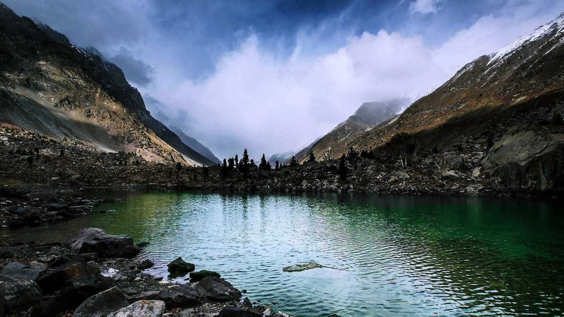Pakistan Clear Lake Background