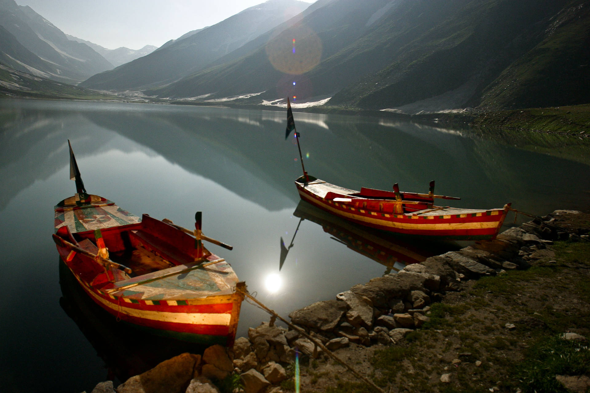 Pakistan Glowing Lake Boats Background