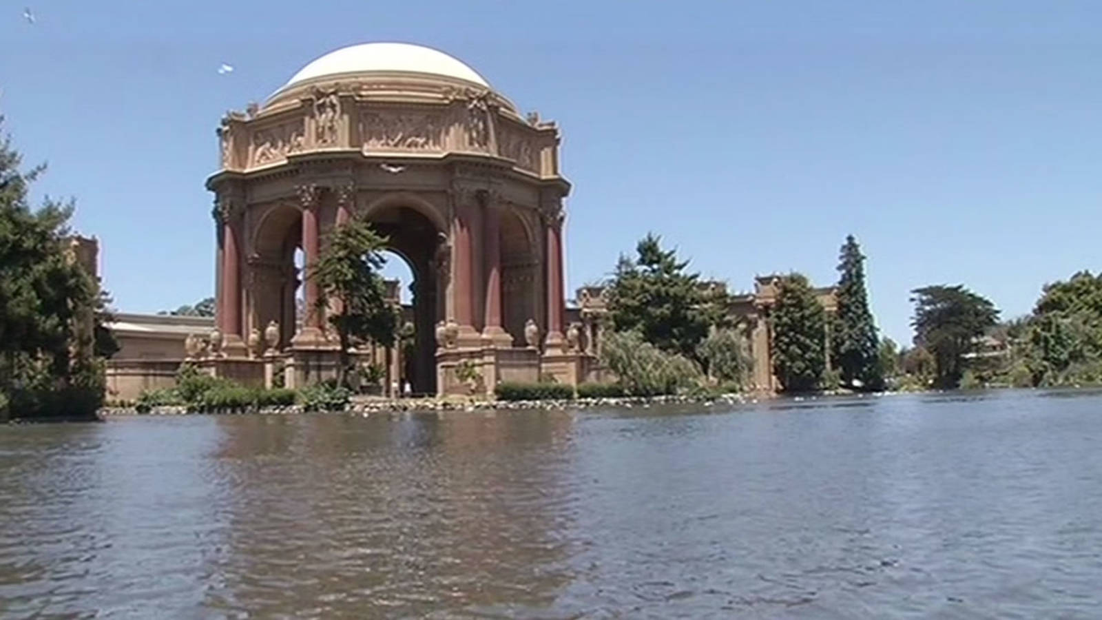 Palace Of Fine Arts Ground Background