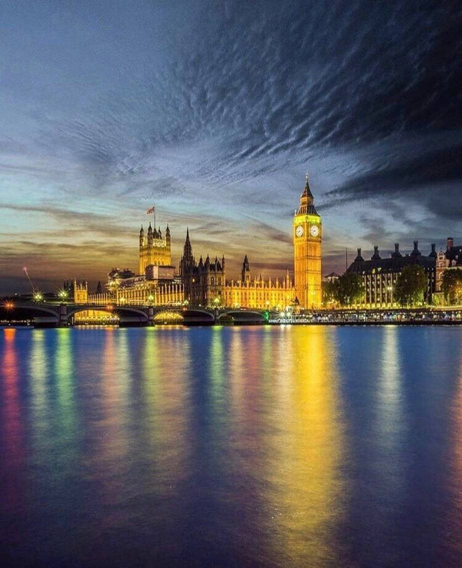 Palace Of Westminster In Uk Background