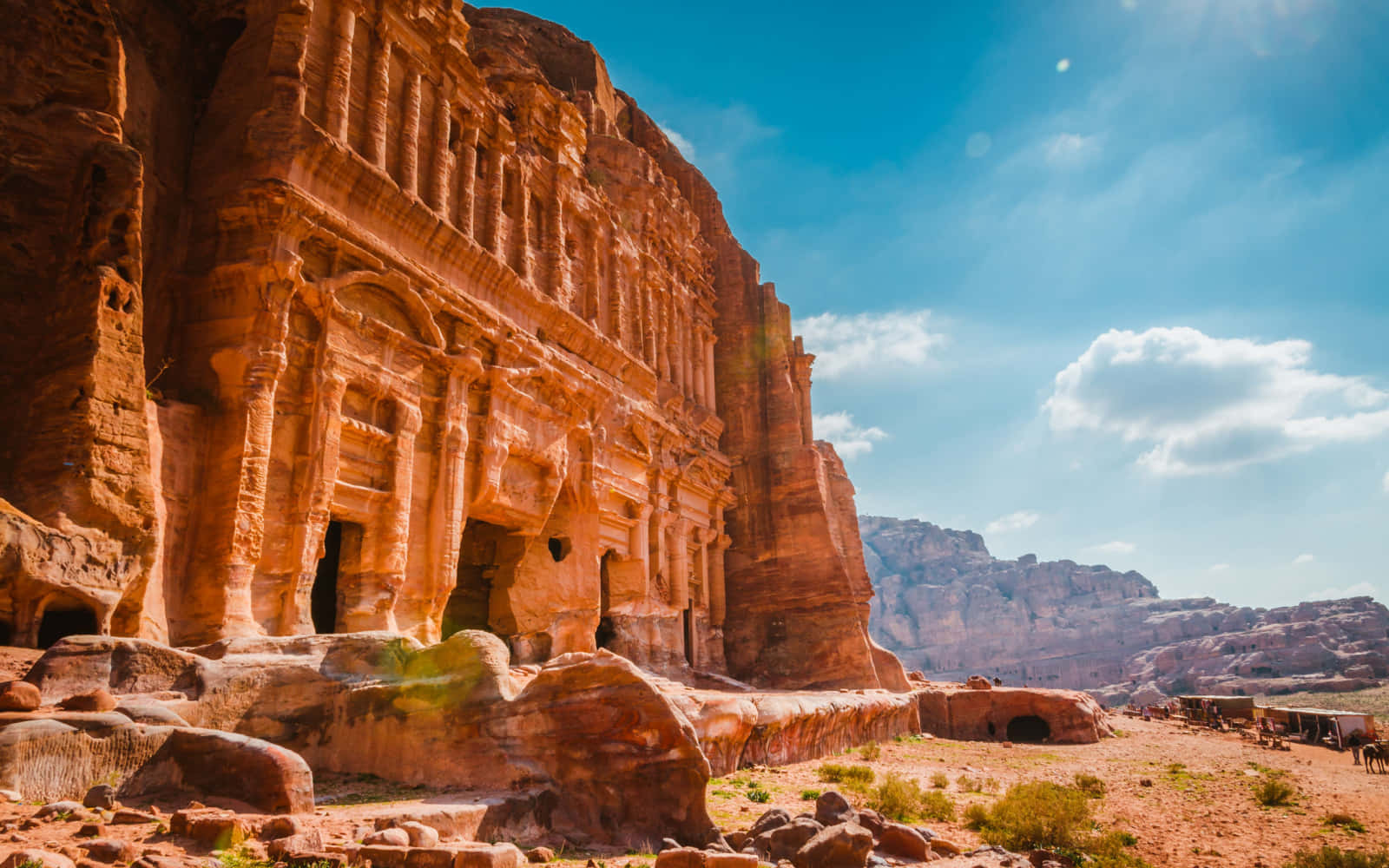 Palace Tomb In Petra Jordan Background