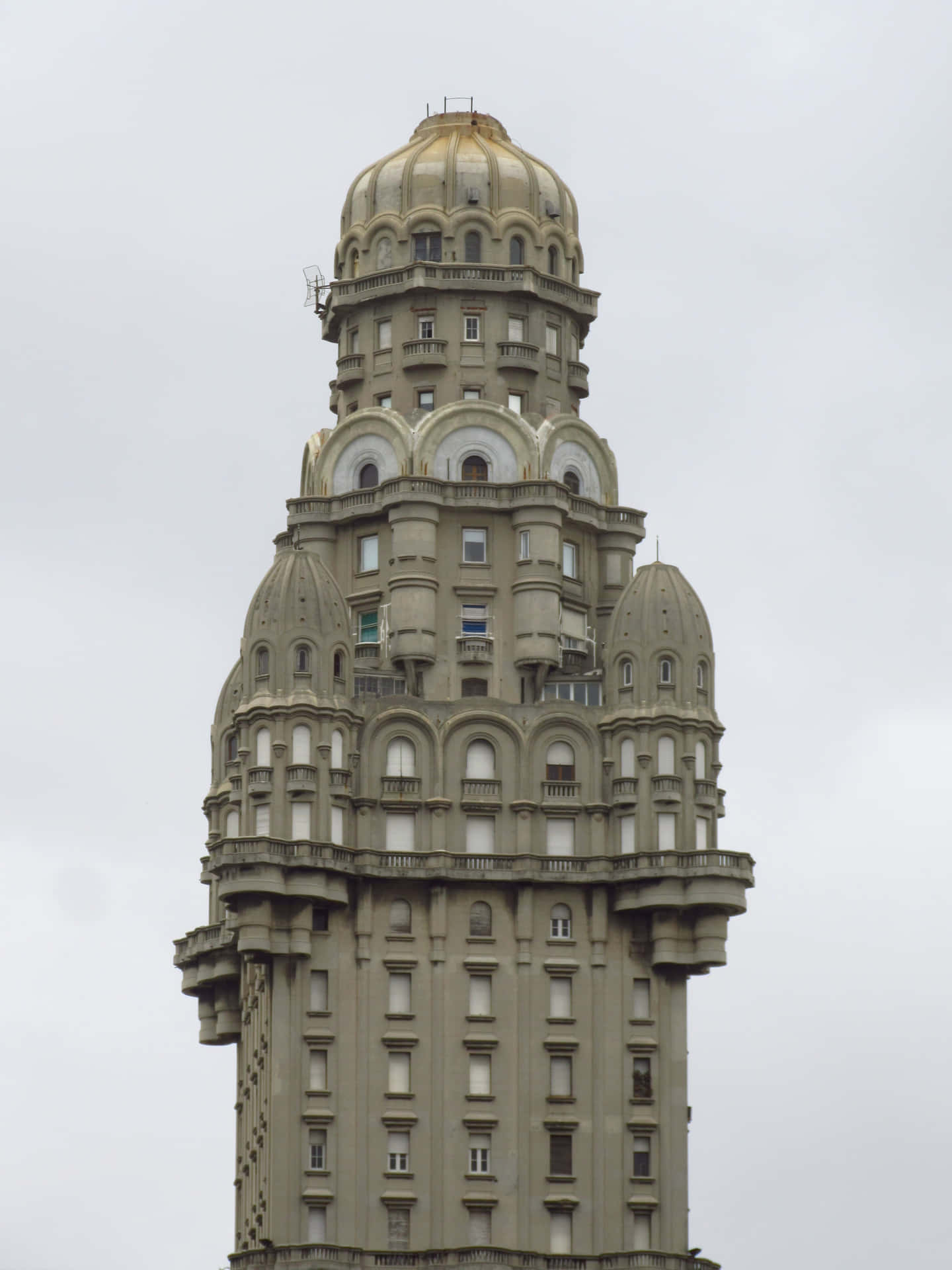 Palacio Salvo Close-up