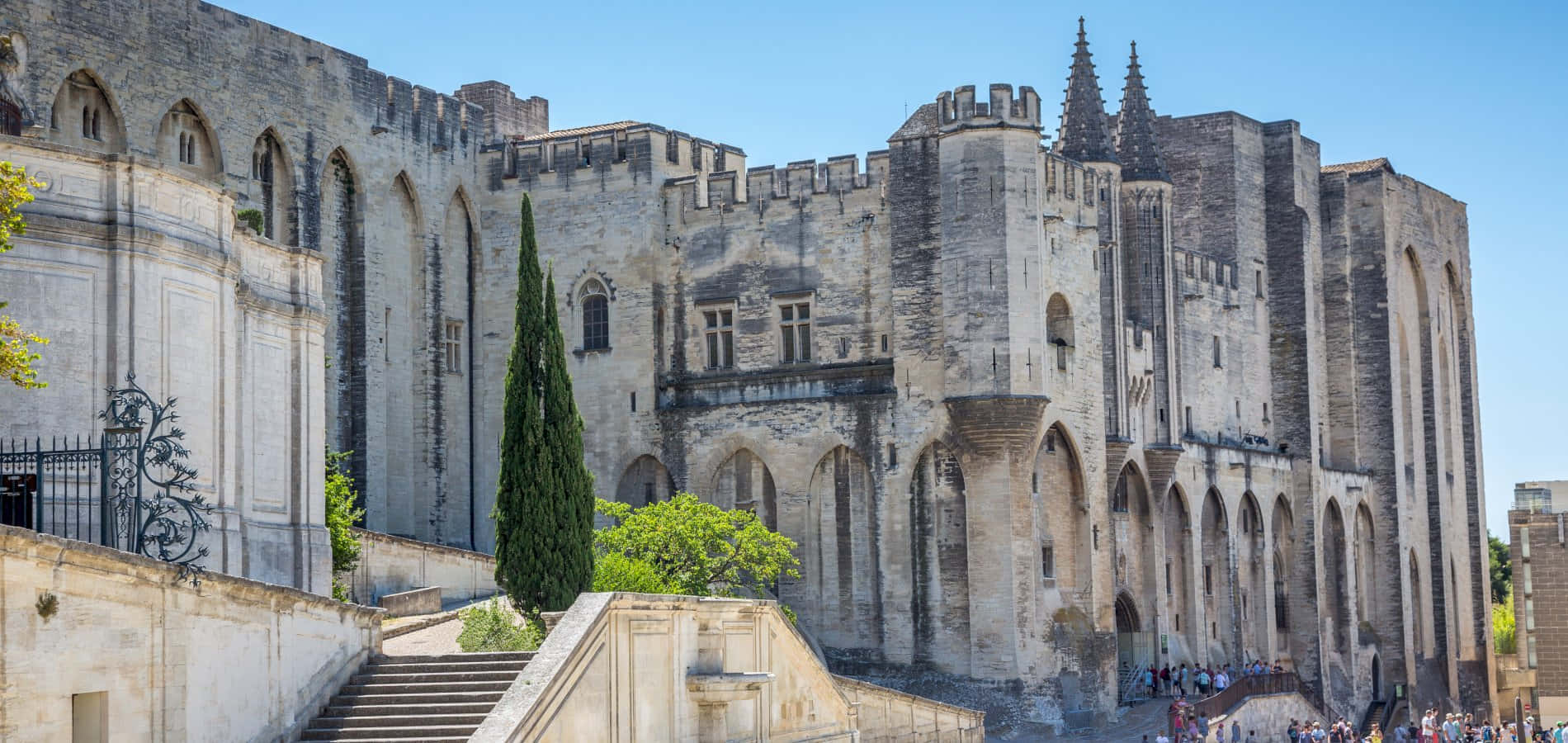 Palais Des Papes On The Shore Of Avignon Background