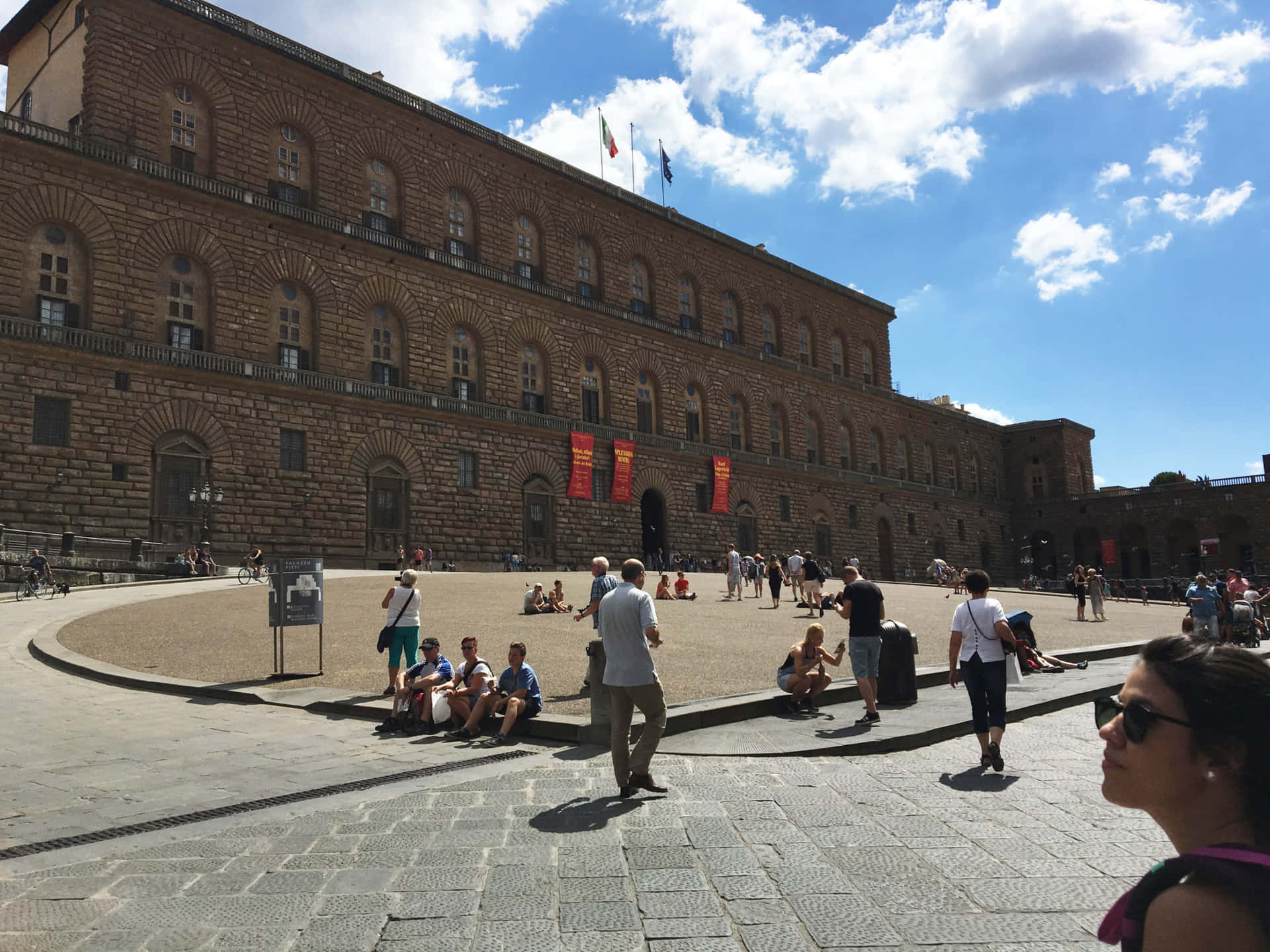 Palazzo Pitti Visitors Background