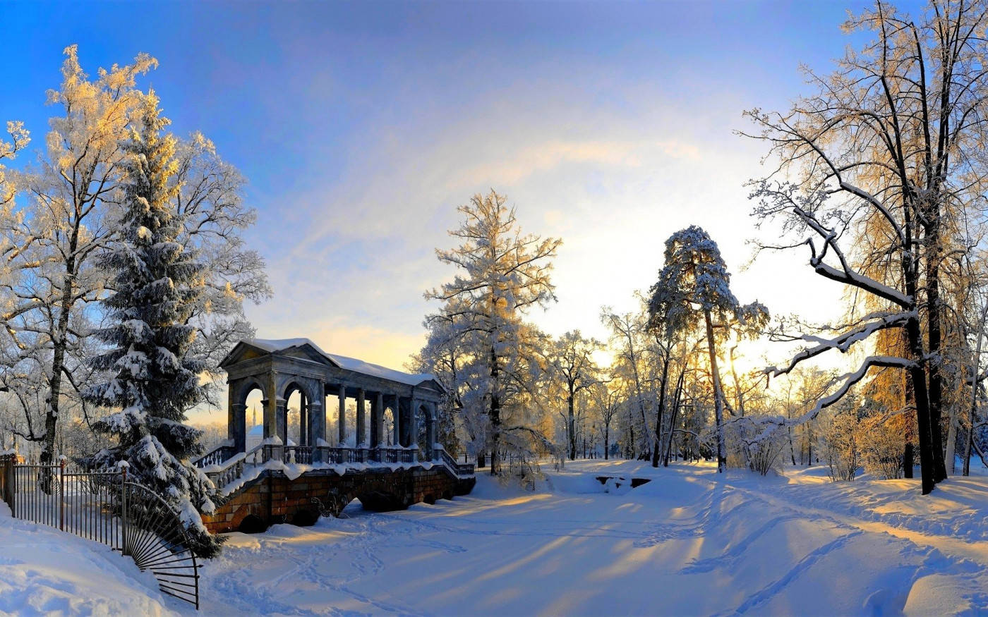 Palladian Bridge Winter Scene Background