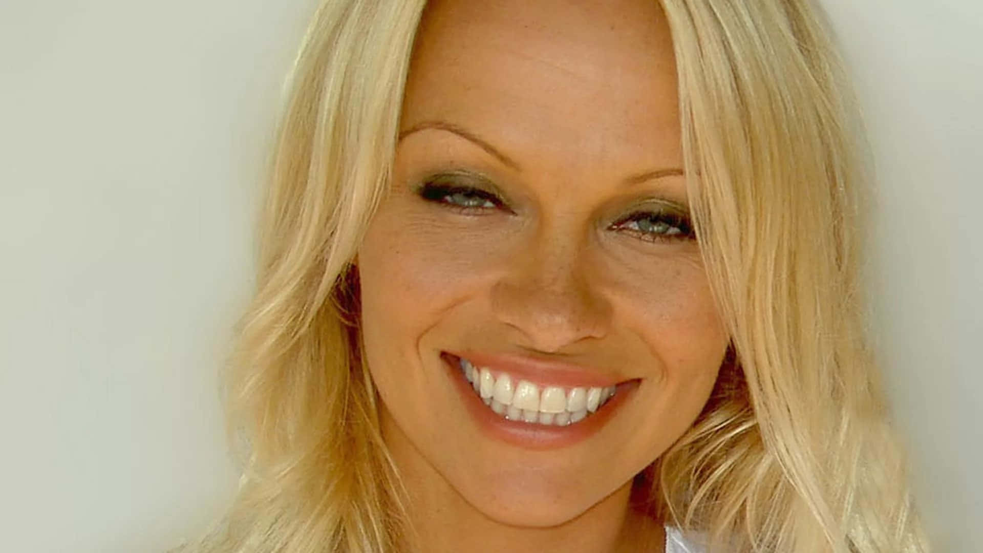 Pamela Anderson Stunning Pose