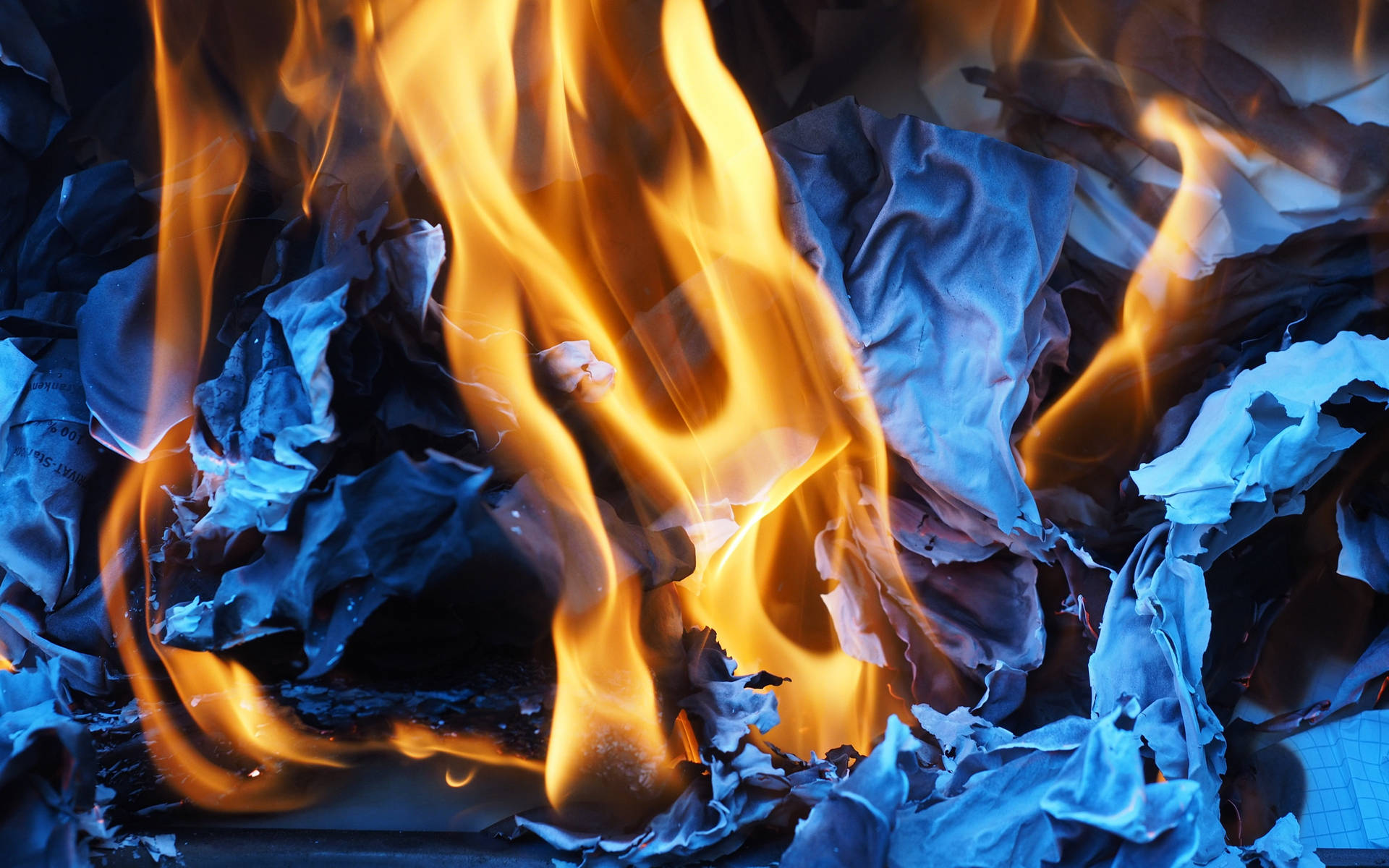 Papers On 4k Fire Background