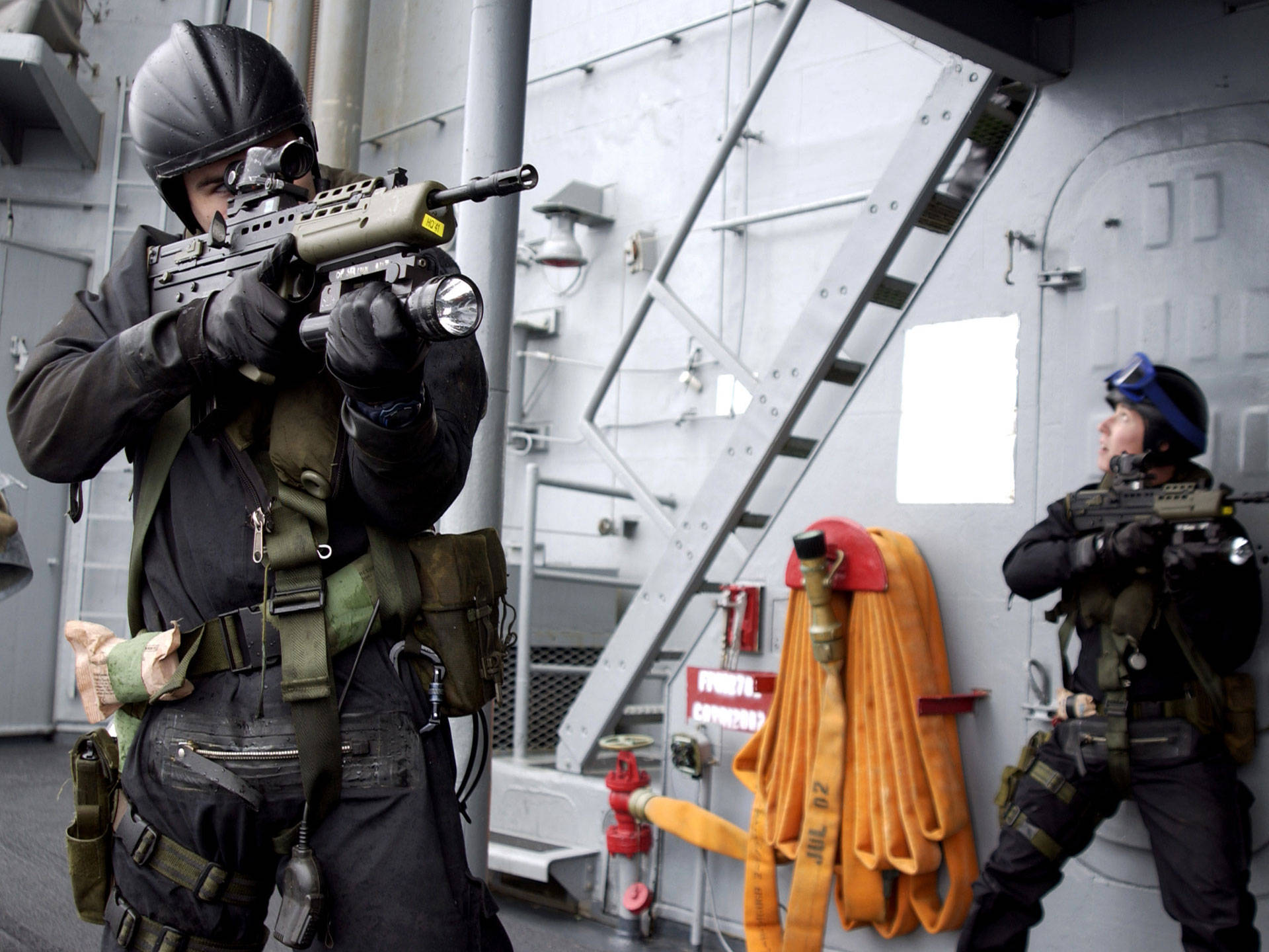 Para Commandos Securing Ship